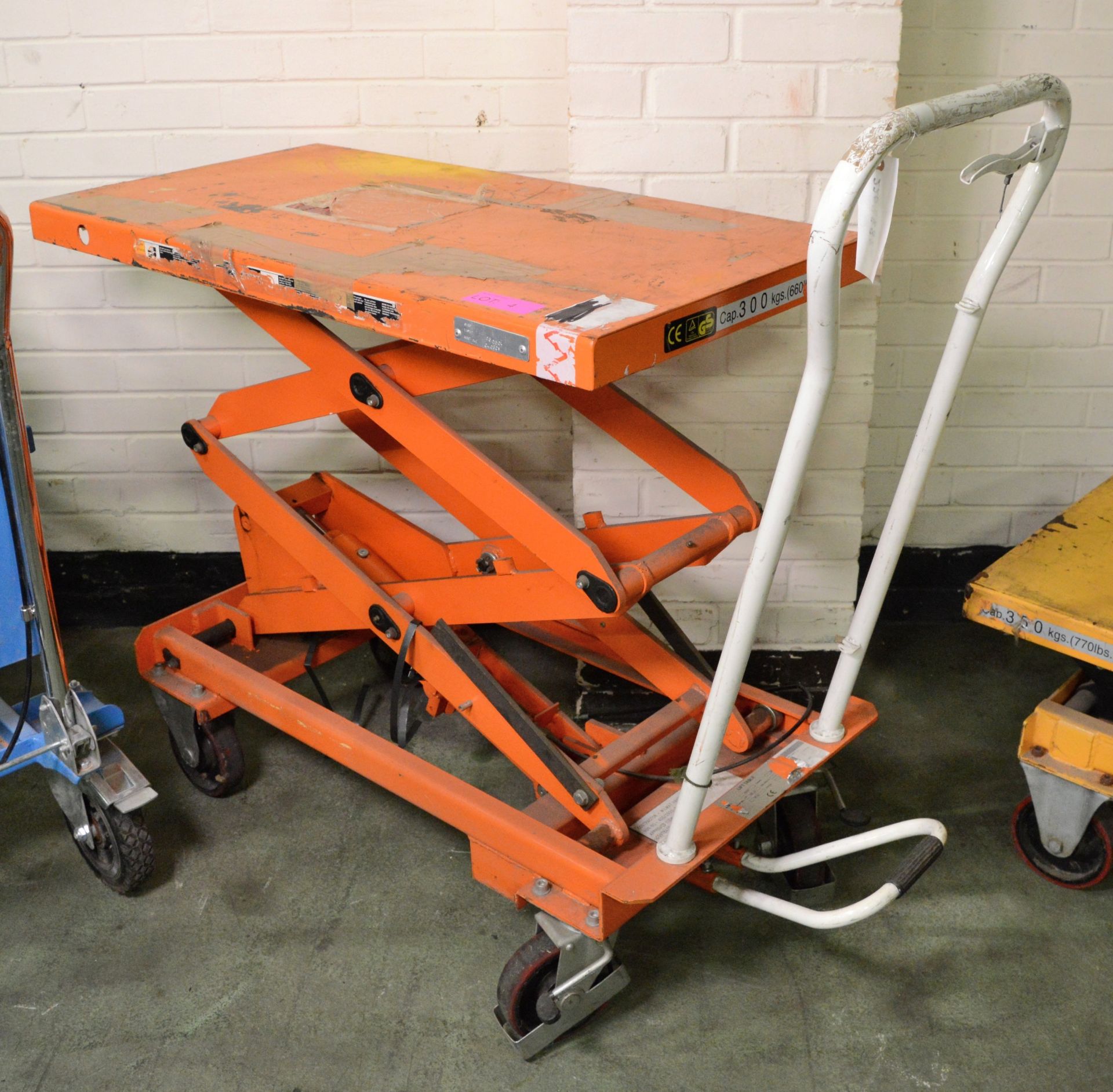 Mobile Platform Lift L1120 X W520mm - In need of attention.