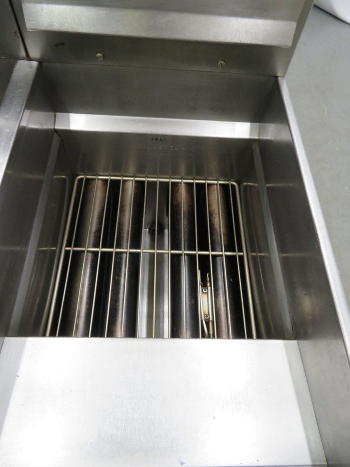 Pitco SG50 3 tank twin basket fryer, natural gas - Image 7 of 12