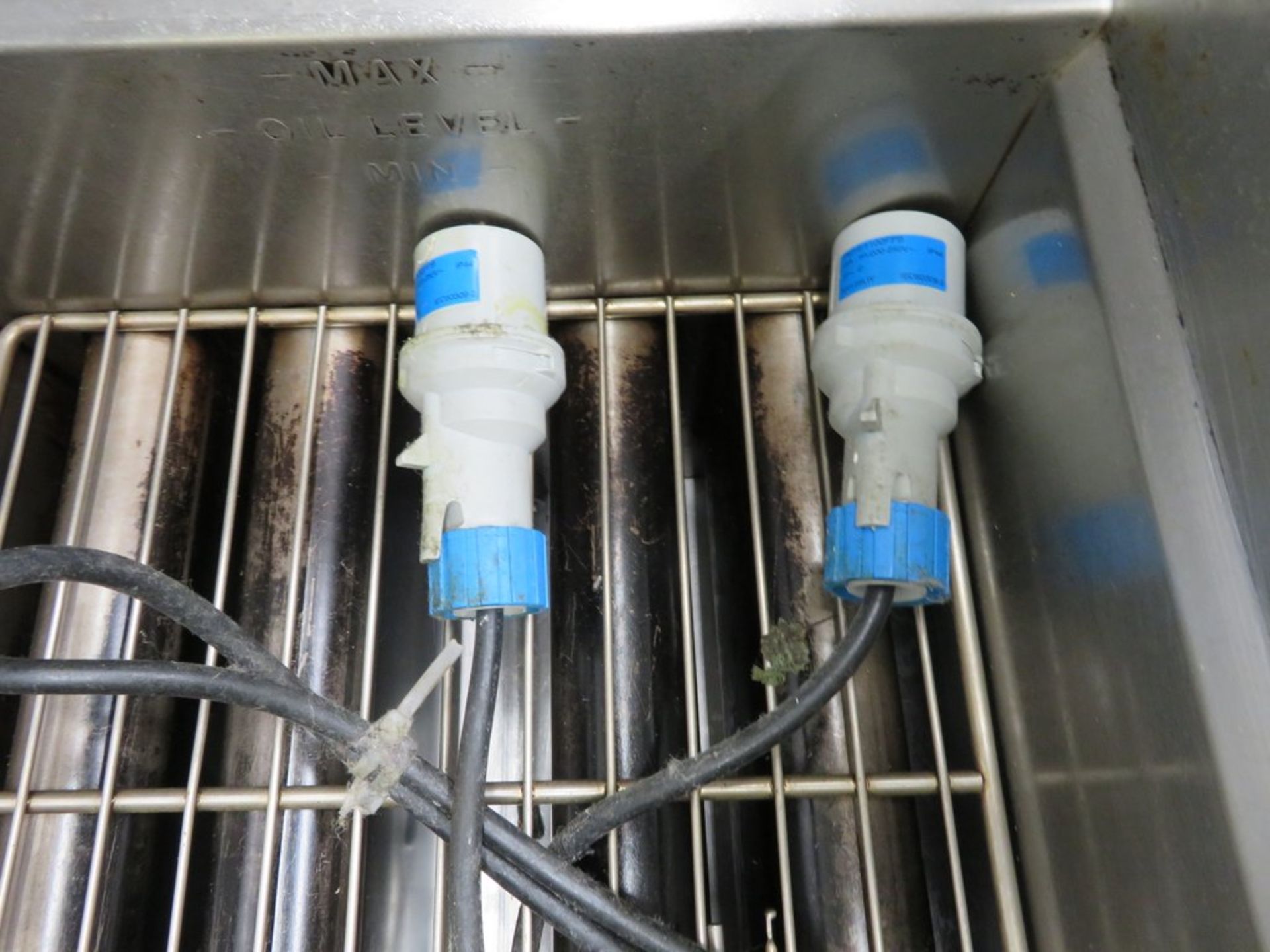 Pitco SG50 3 tank twin basket fryer, natural gas - Image 6 of 12