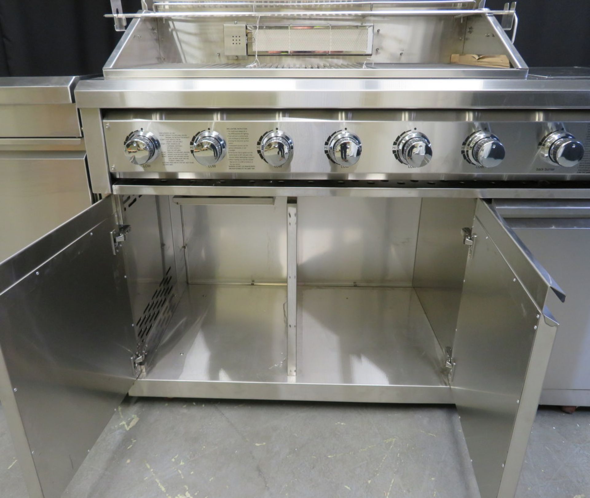 Gas 6 burner BBQ with infrared rear burner & side burner, including sink, prep table & refrigerator - Image 13 of 28