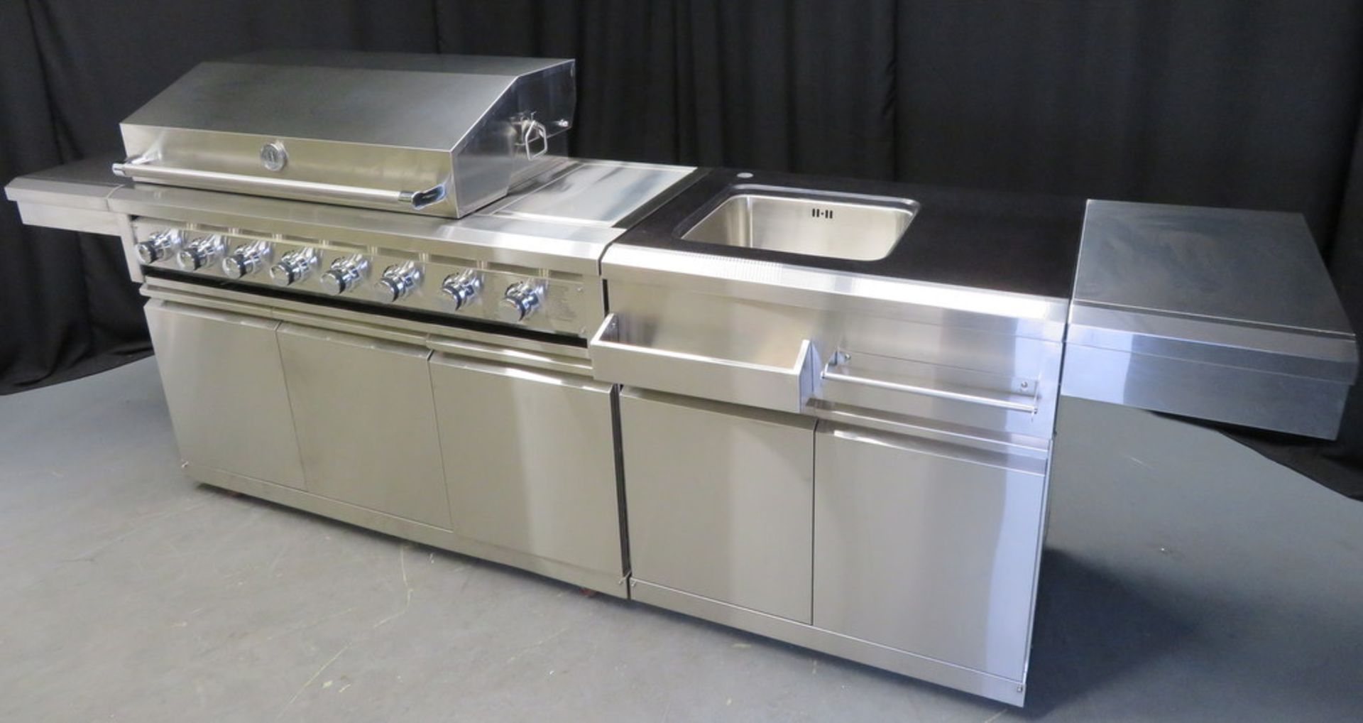 Gas 6 burner BBQ with infrared rear burner & side burner, including sink unit with cupboards - Image 3 of 22