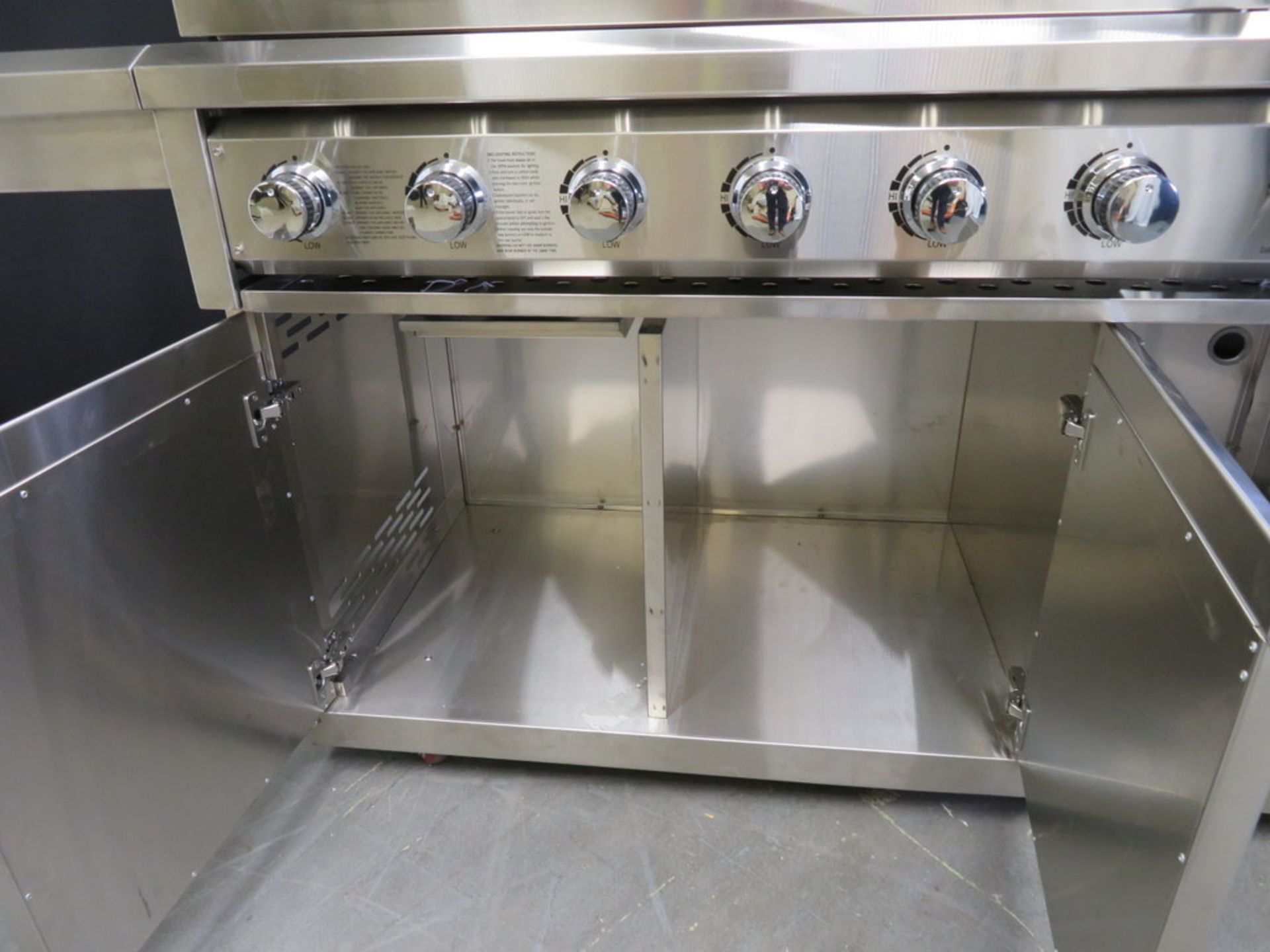 Gas 6 burner BBQ with infrared rear burner & side burner, including sink unit with cupboards - Image 11 of 22