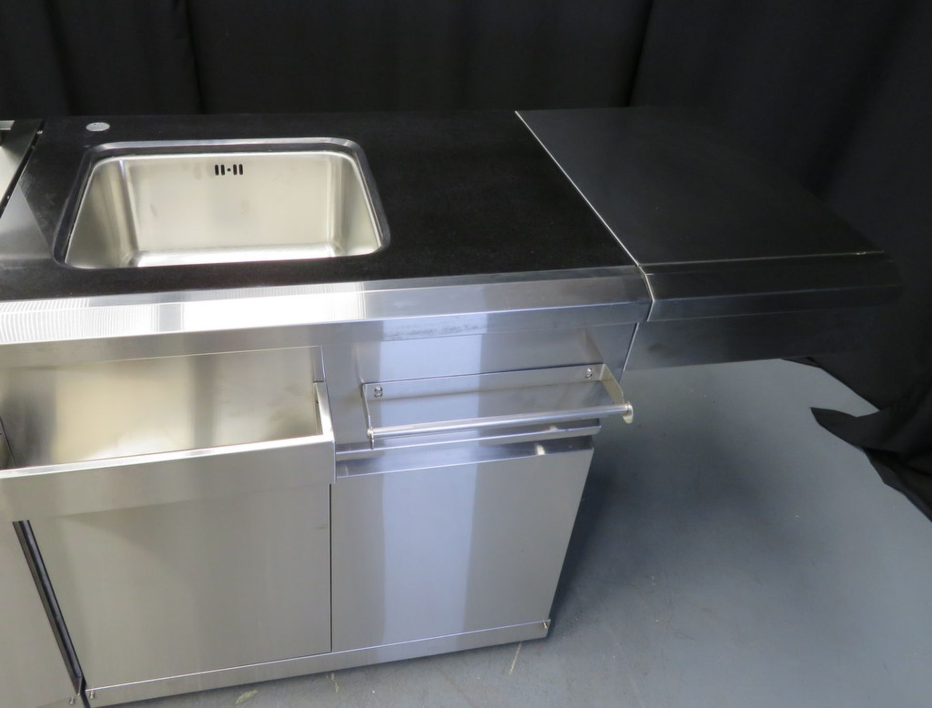 Gas 6 burner BBQ with infrared rear burner & side burner, including sink unit with cupboards - Image 12 of 22