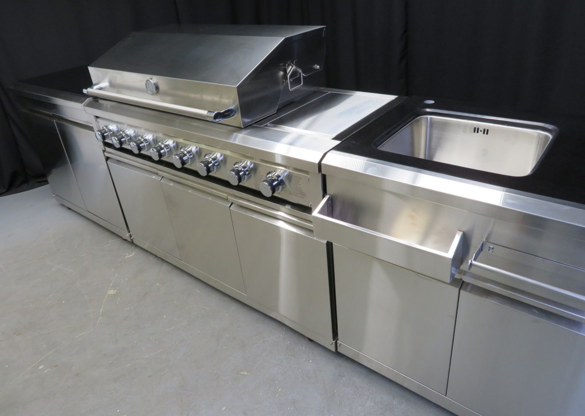 Gas 6 burner BBQ with infrared rear burner & side burner, including sink, prep table & refrigerator - Image 3 of 28