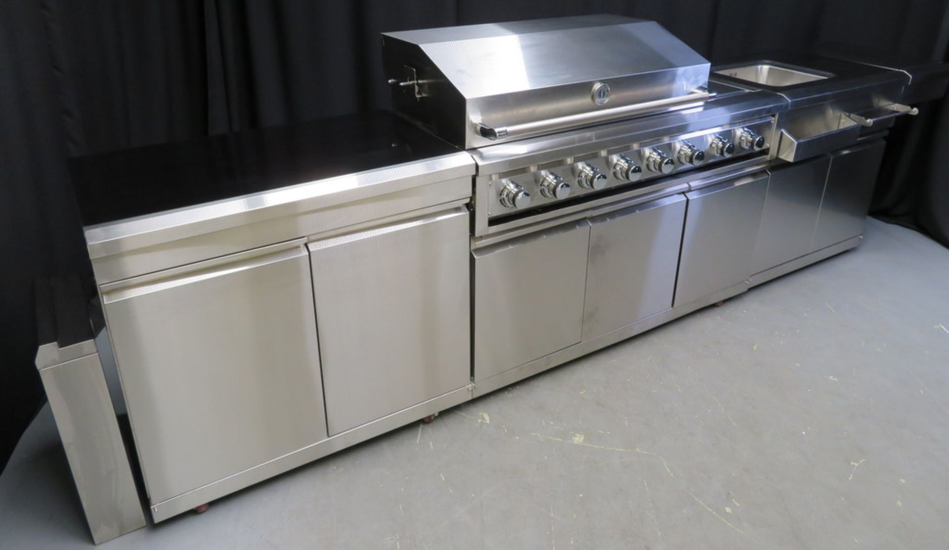 Gas 6 burner BBQ with infrared rear burner & side burner, including sink, prep table & refrigerator - Image 2 of 28