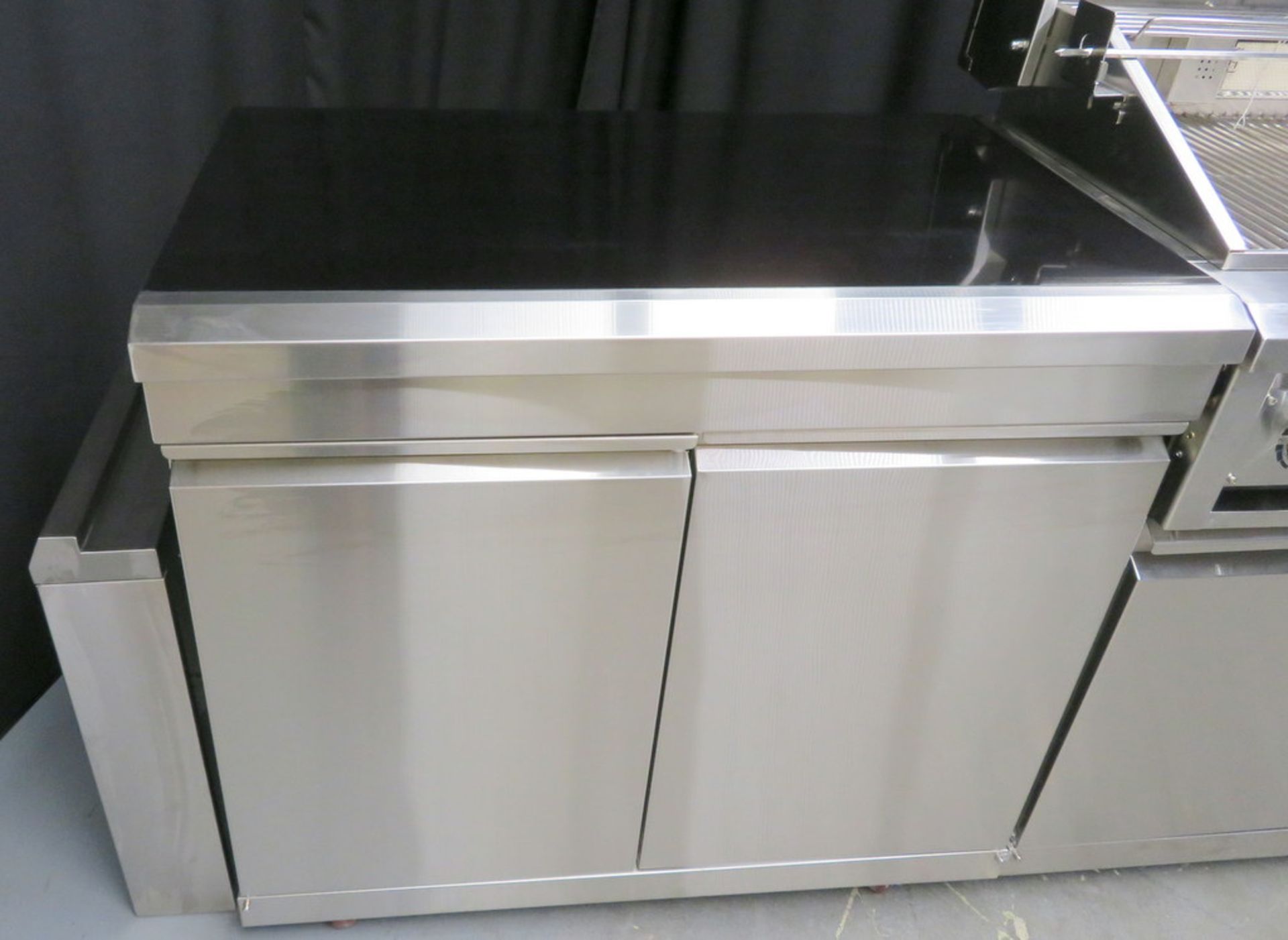 Gas 6 burner BBQ with infrared rear burner & side burner, including sink, prep table & refrigerator - Image 10 of 28