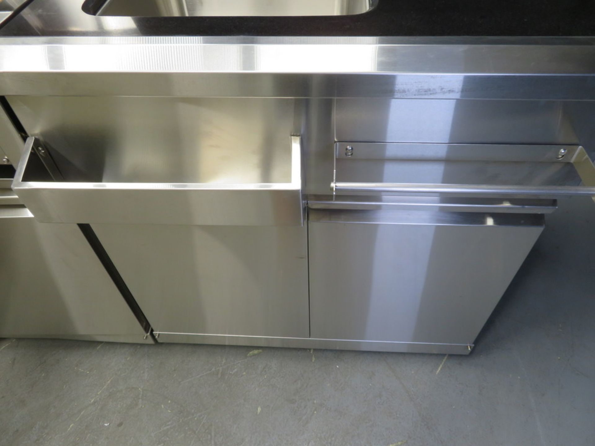 Gas 6 burner BBQ with infrared rear burner & side burner, including sink unit with cupboards - Image 13 of 22