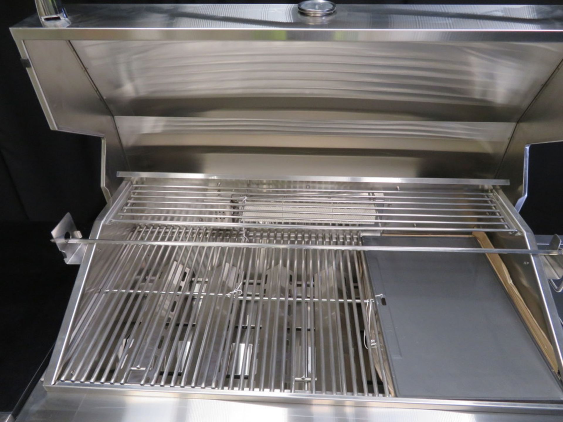 Gas 6 burner BBQ with infrared rear burner & side burner, including sink, prep table & refrigerator - Image 6 of 28