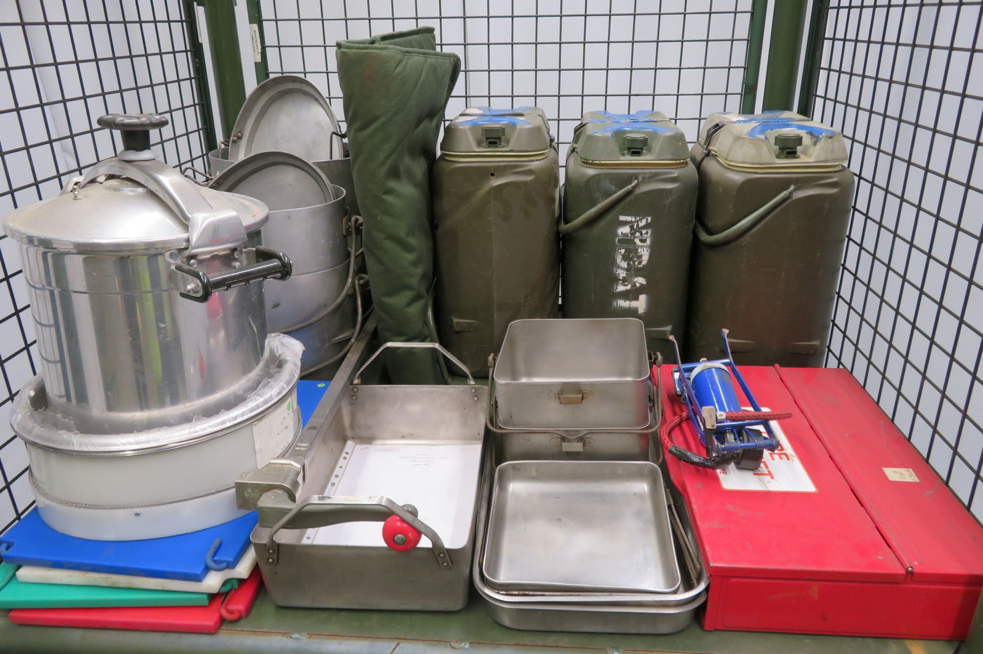 British Army No 5 field cooker & G1 No 5 hot box field oven set. - Image 11 of 16