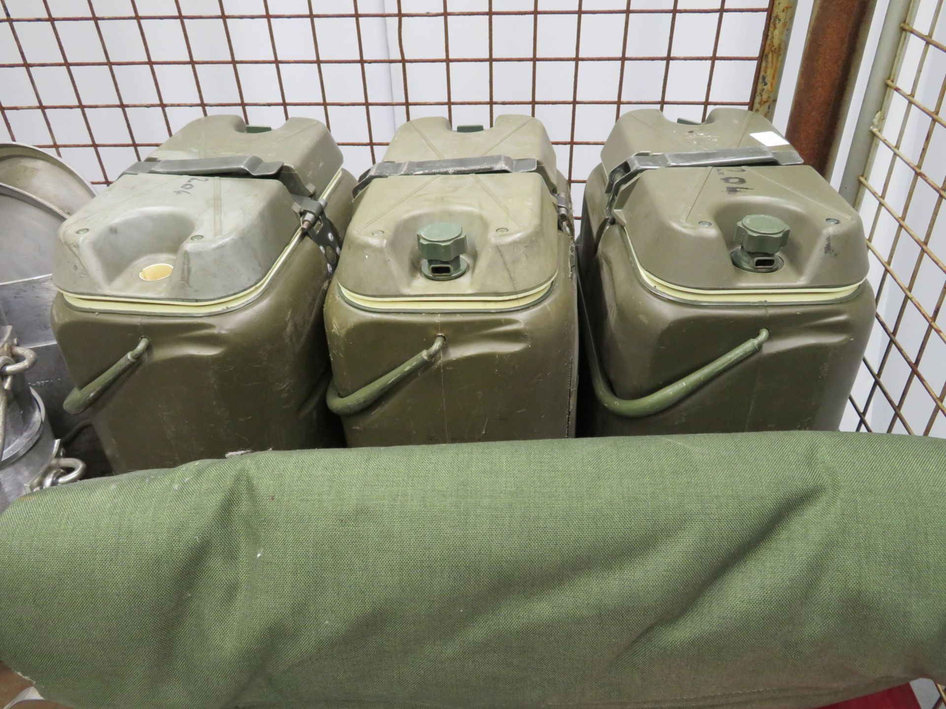 British Army No 5 field cooker & G1 No 5 hot box field oven set. - Image 15 of 16