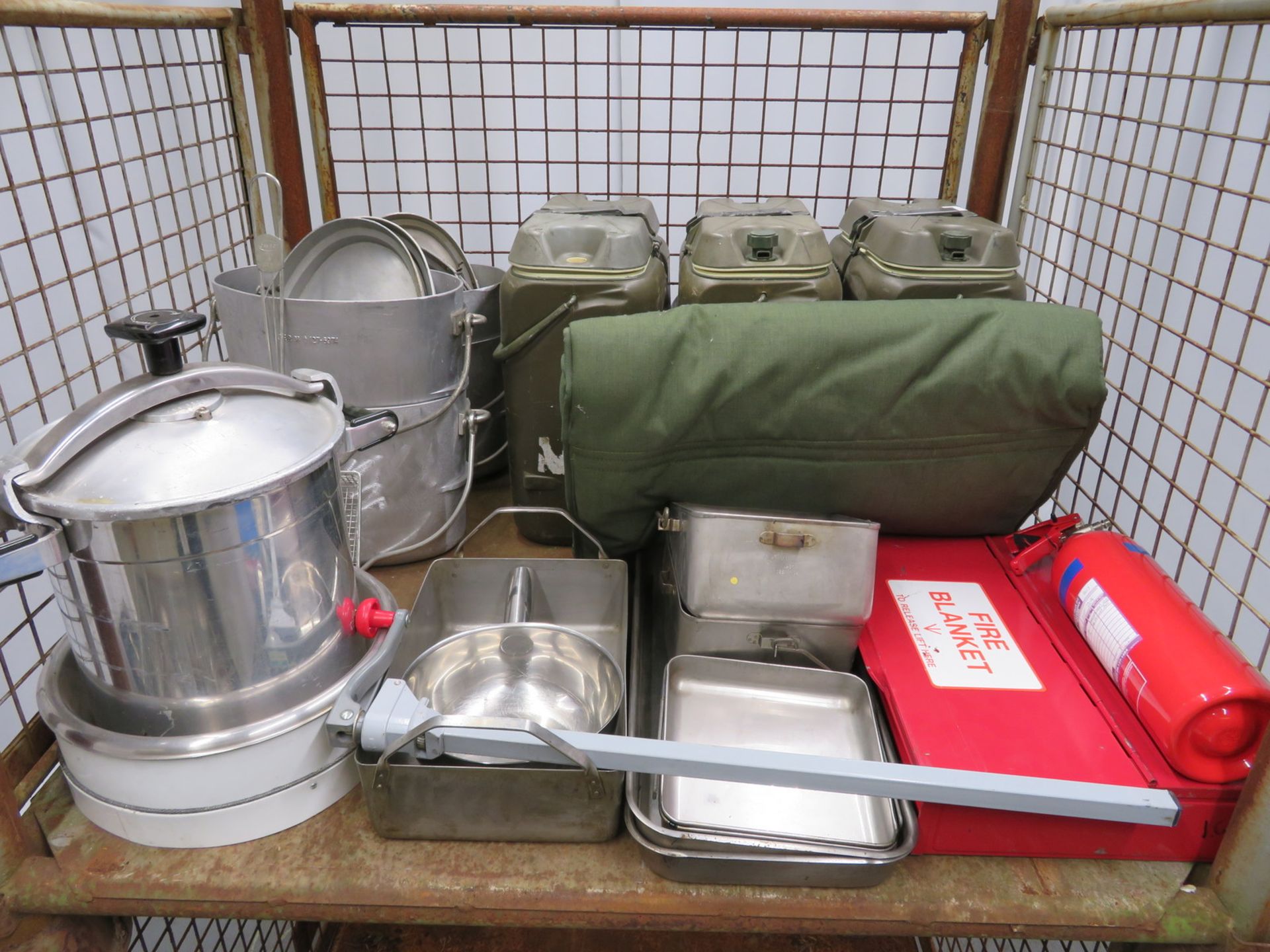 British Army No 5 field cooker & G1 No 5 hot box field oven set. - Image 12 of 16