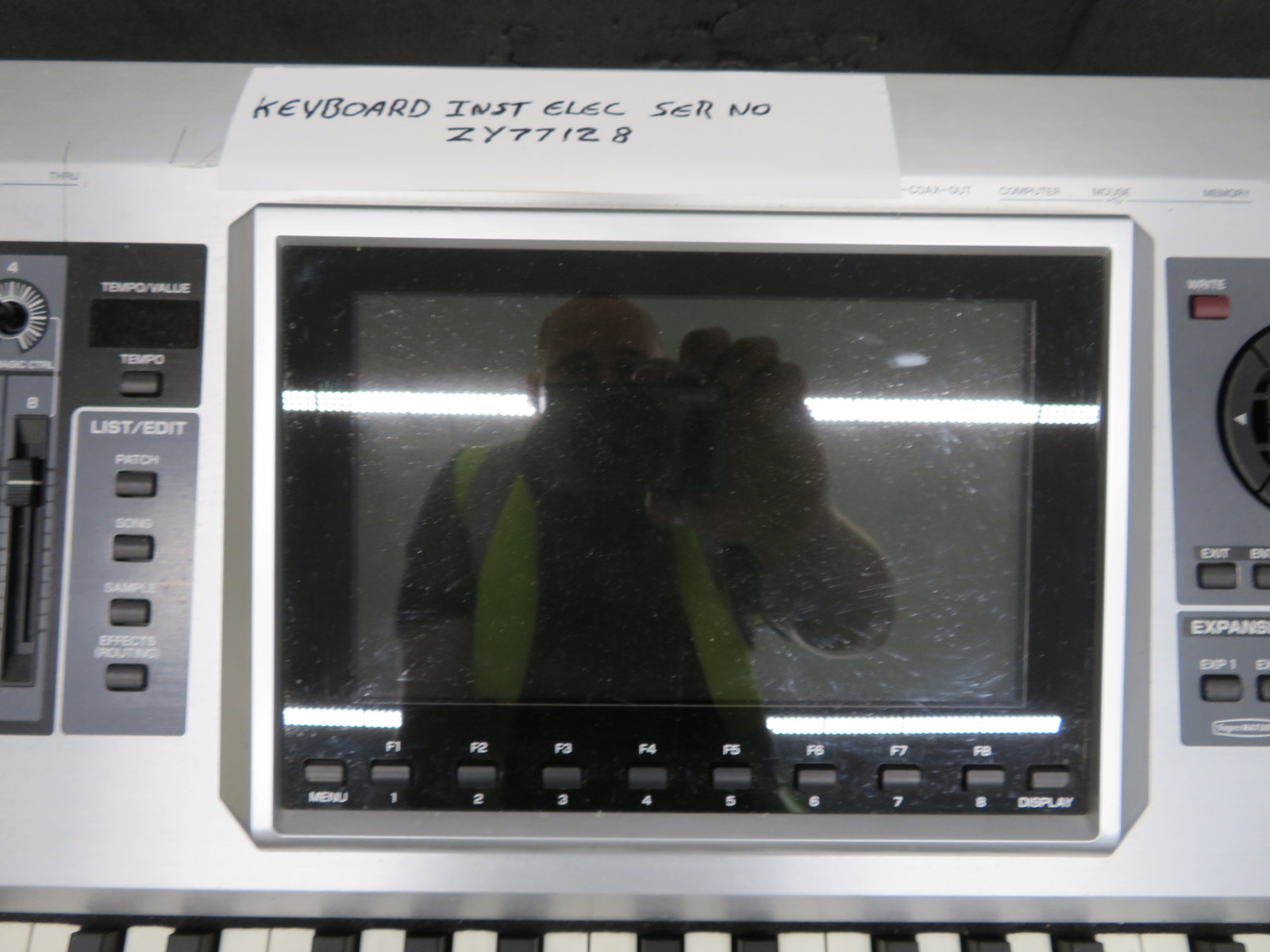 Roland Fantom G8 keyboard in flight case. Serial number: ZY77128. - Image 3 of 11