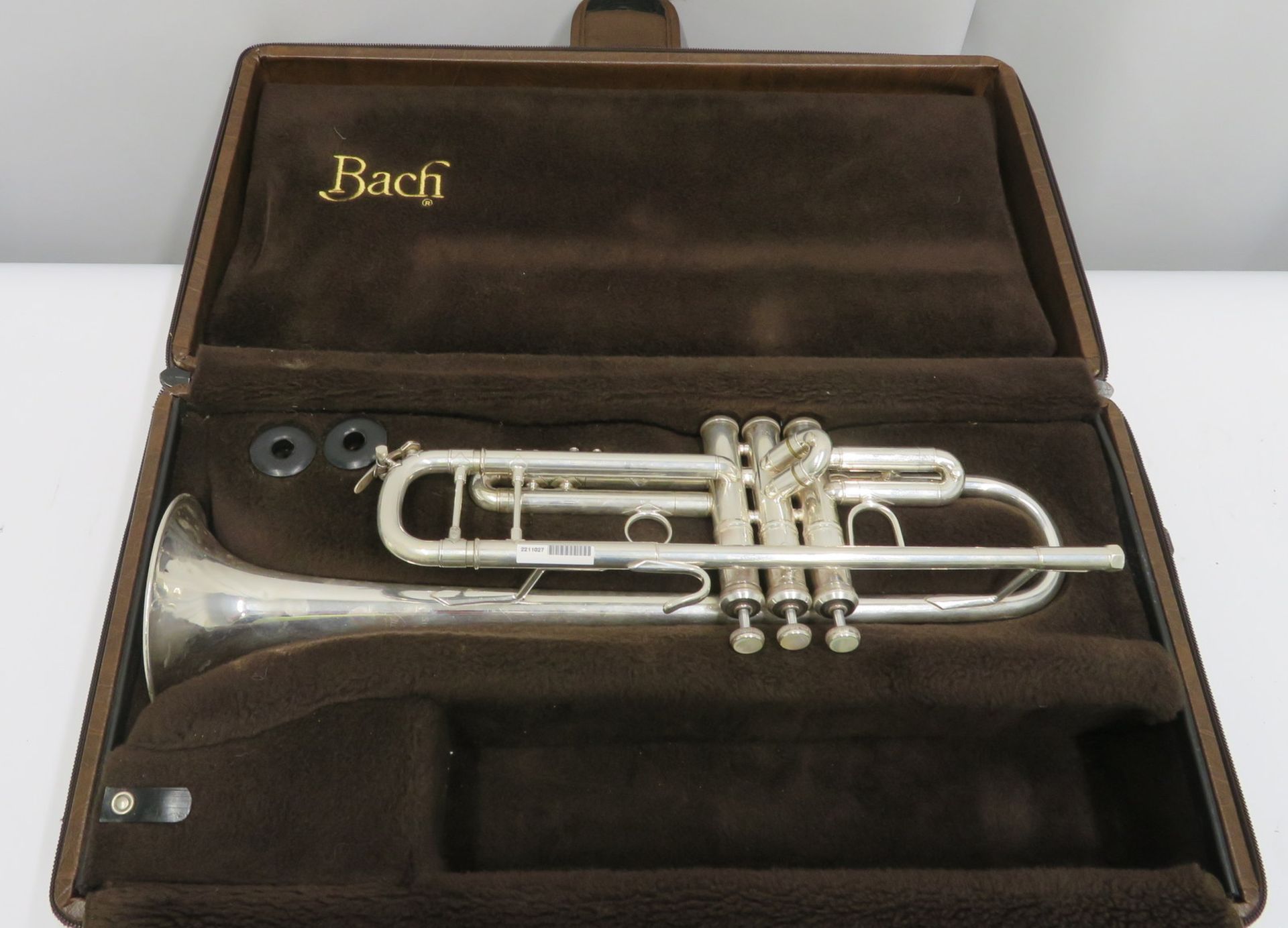 Bach Stradivarius model 37 ML trumpet with case. Serial number: 520718.