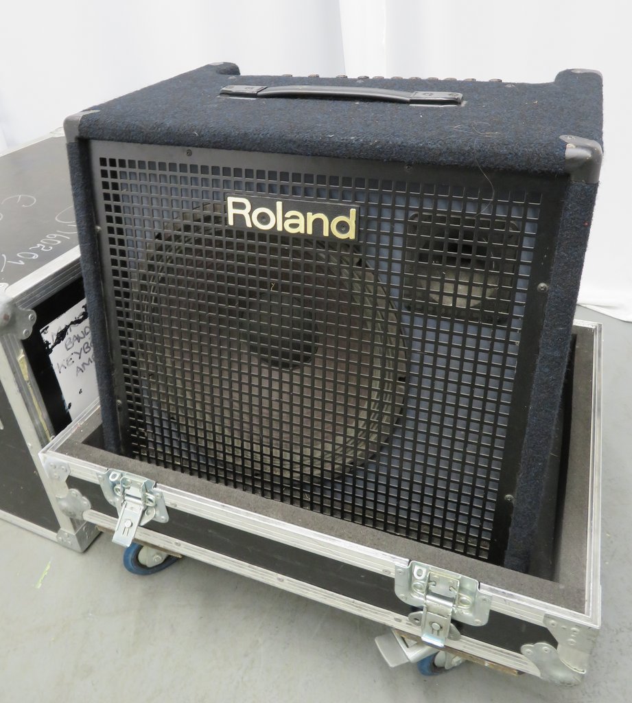 Roland KC-500 stereo mixing 125w keyboard amplifier in flight case. Please note that this - Image 2 of 7