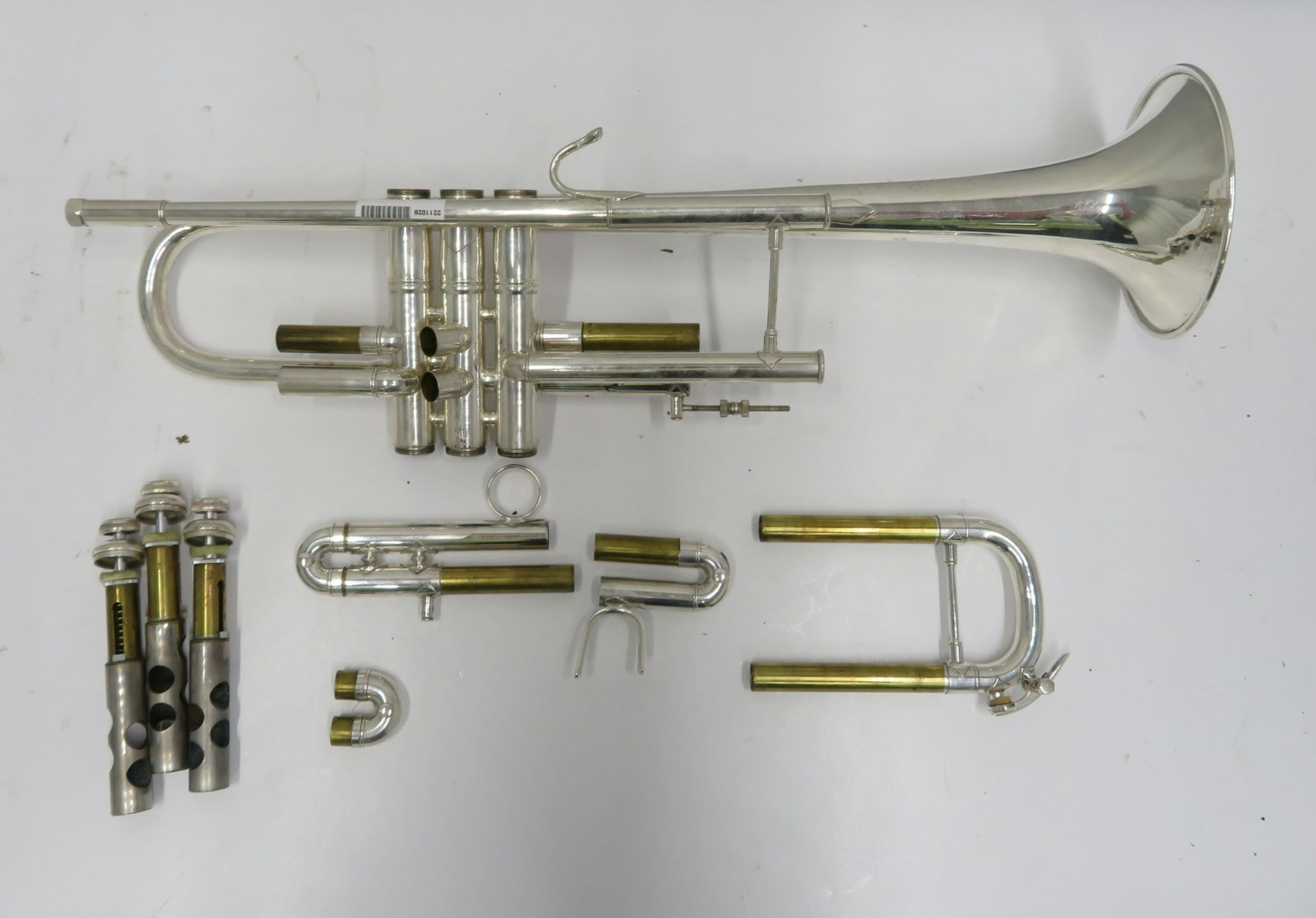 Bach Stradivarius model 37 ML trumpet with case. Serial number: 526621. - Image 3 of 14