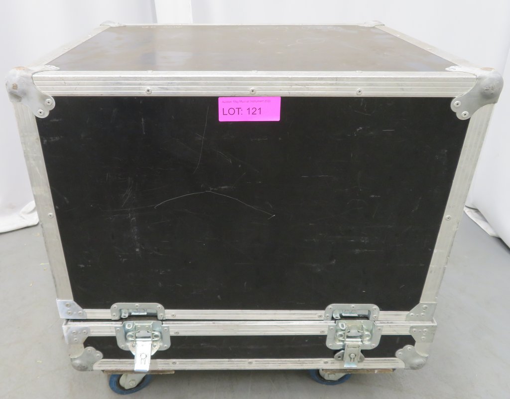 Roland KC-500 stereo mixing 125w keyboard amplifier in flight case. Please note that this - Image 6 of 7