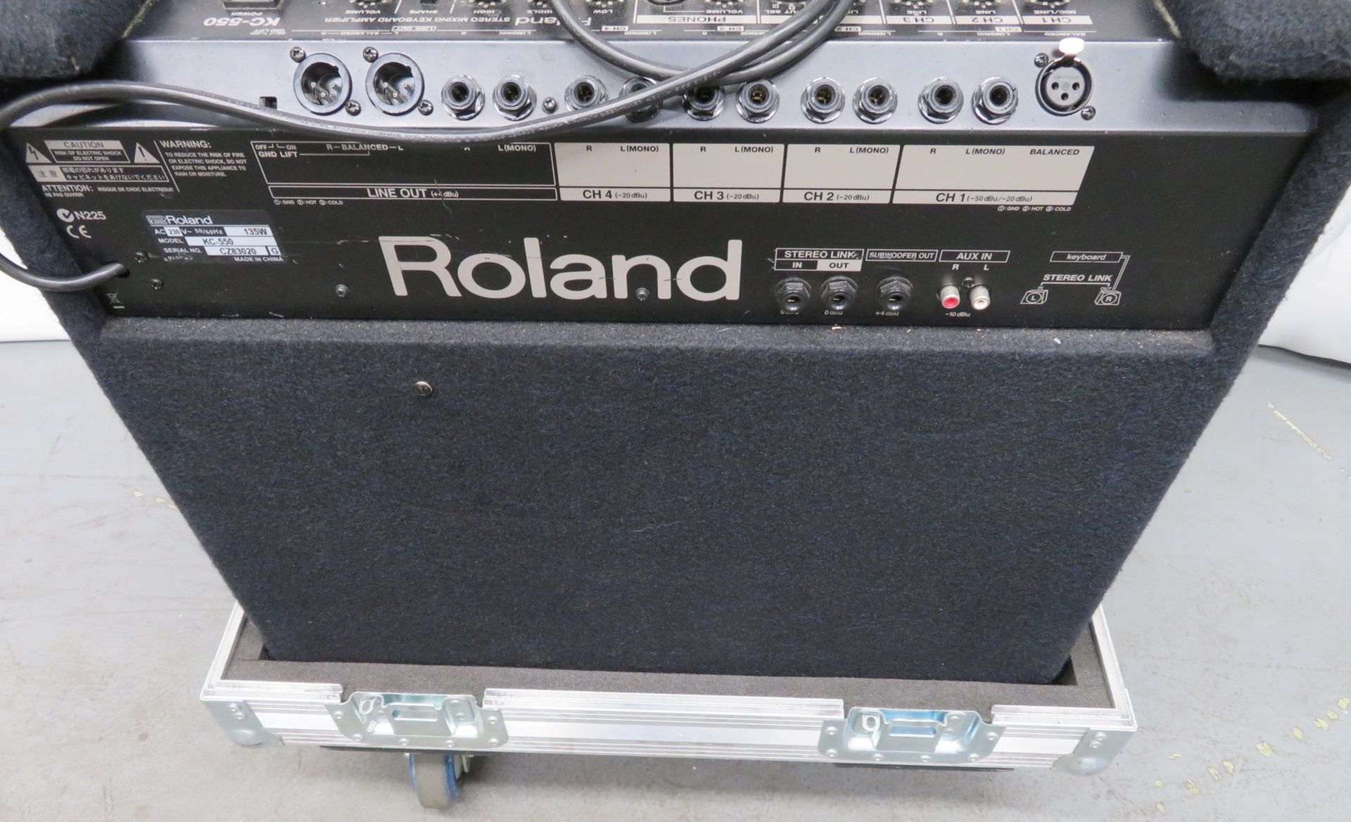 Roland KC550 keyboard amp in flight case. Serial number: CZ83020. - Image 6 of 8