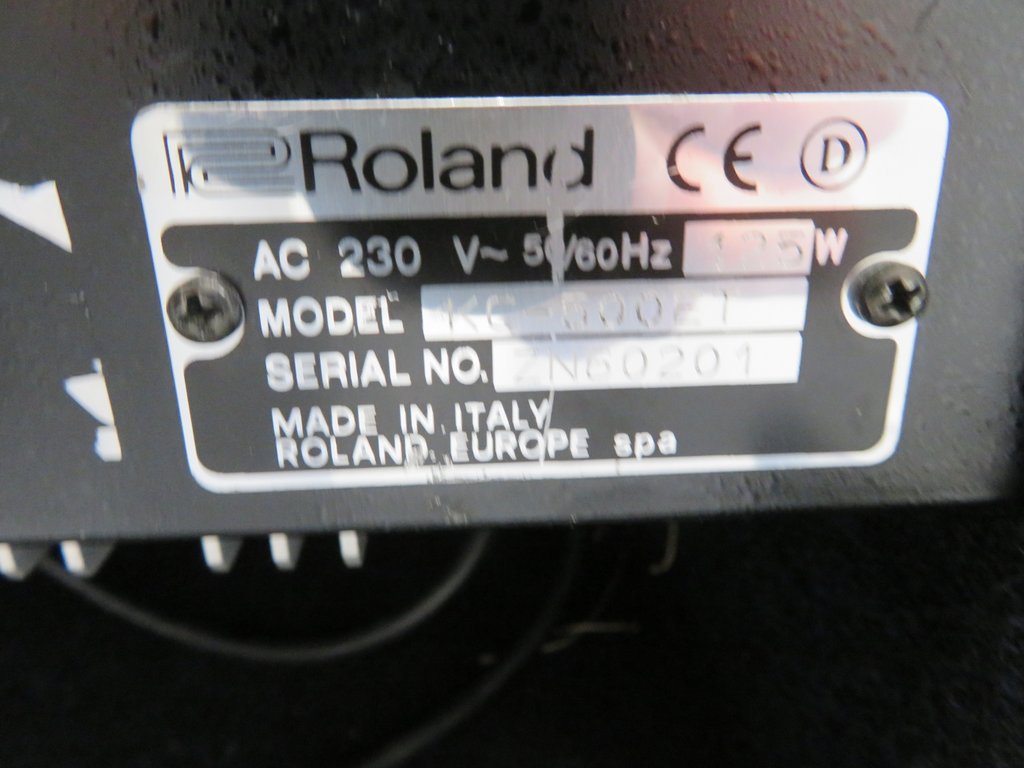 Roland KC-500 stereo mixing 125w keyboard amplifier in flight case. Please note that this - Image 5 of 7