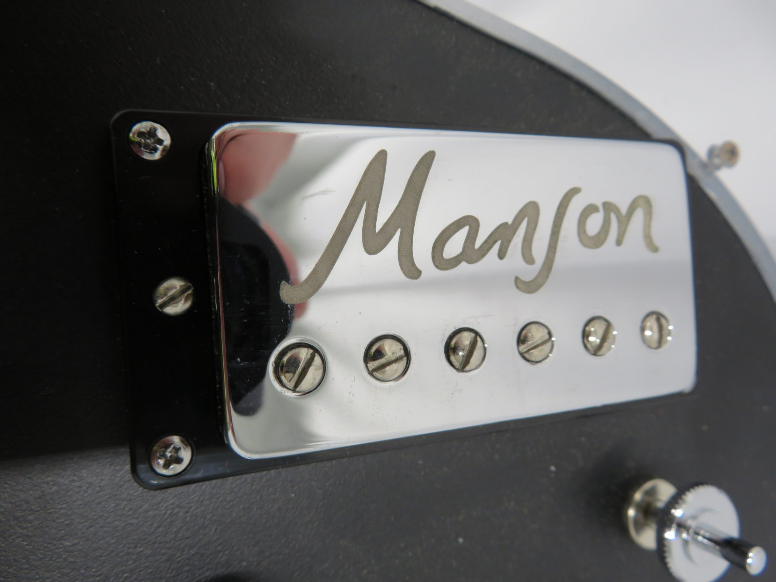 Manson electric guitar with hard case. Serial number: 1349211. - Image 5 of 13
