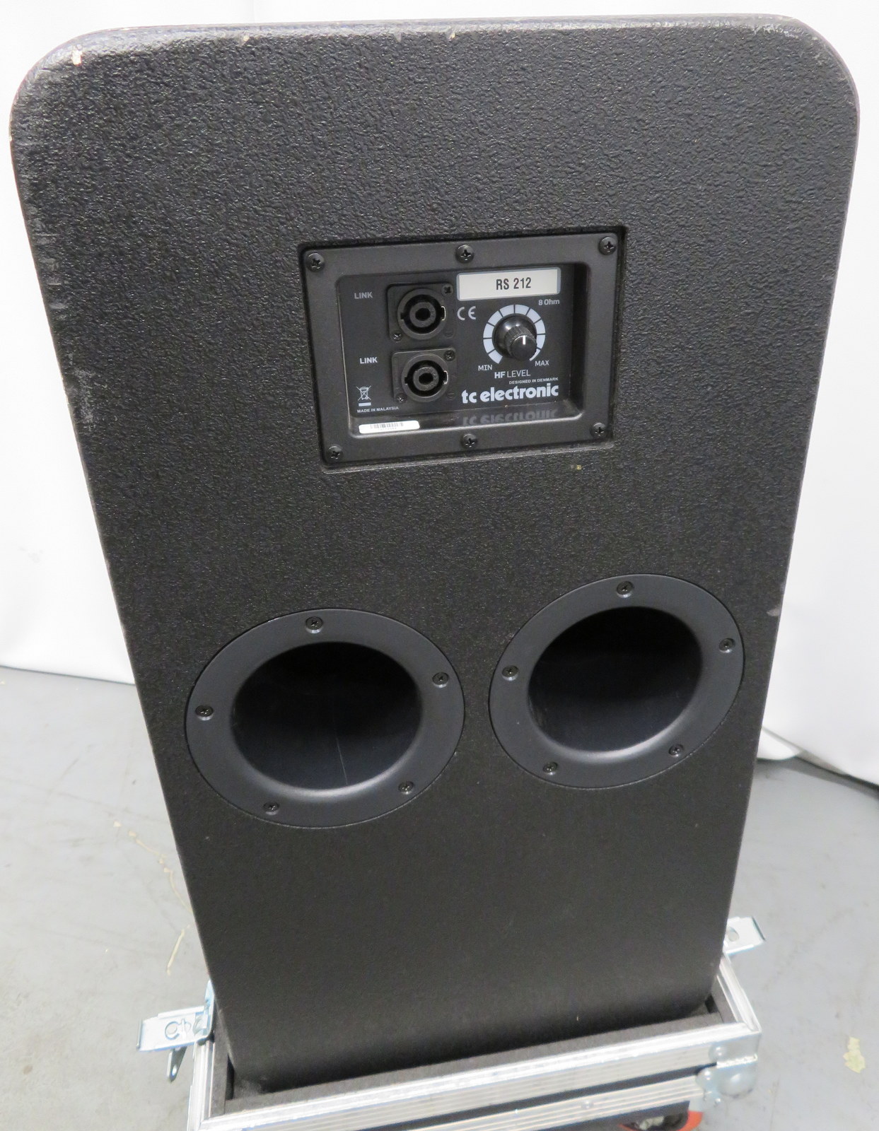 TC Electronics RS212 bass speaker in flight case. Serial number: 10174062. - Image 5 of 7