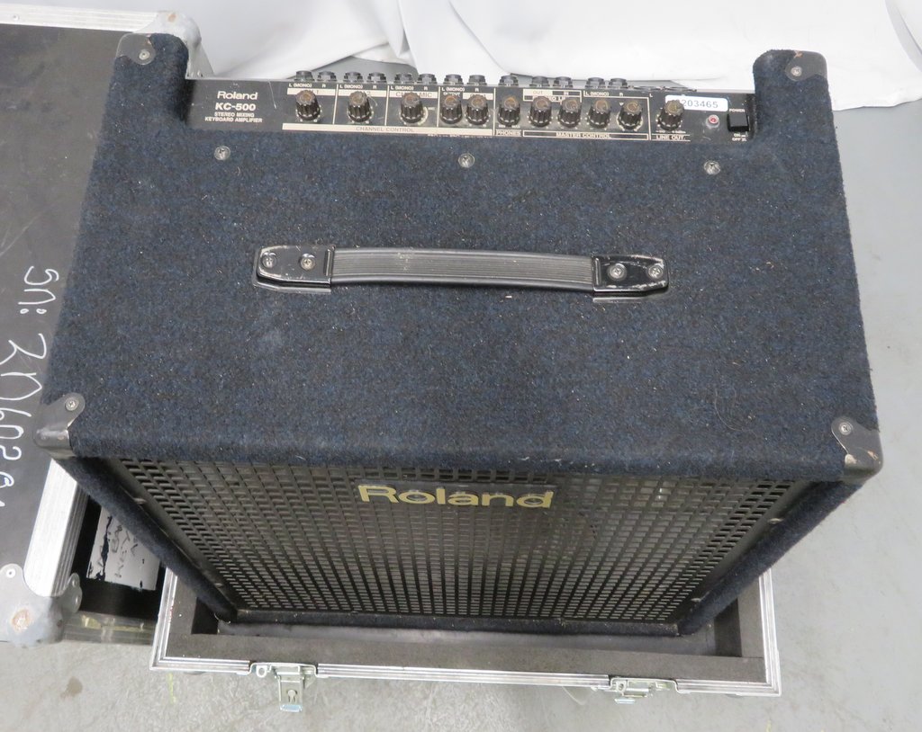 Roland KC-500 stereo mixing 125w keyboard amplifier in flight case. Please note that this - Image 3 of 7