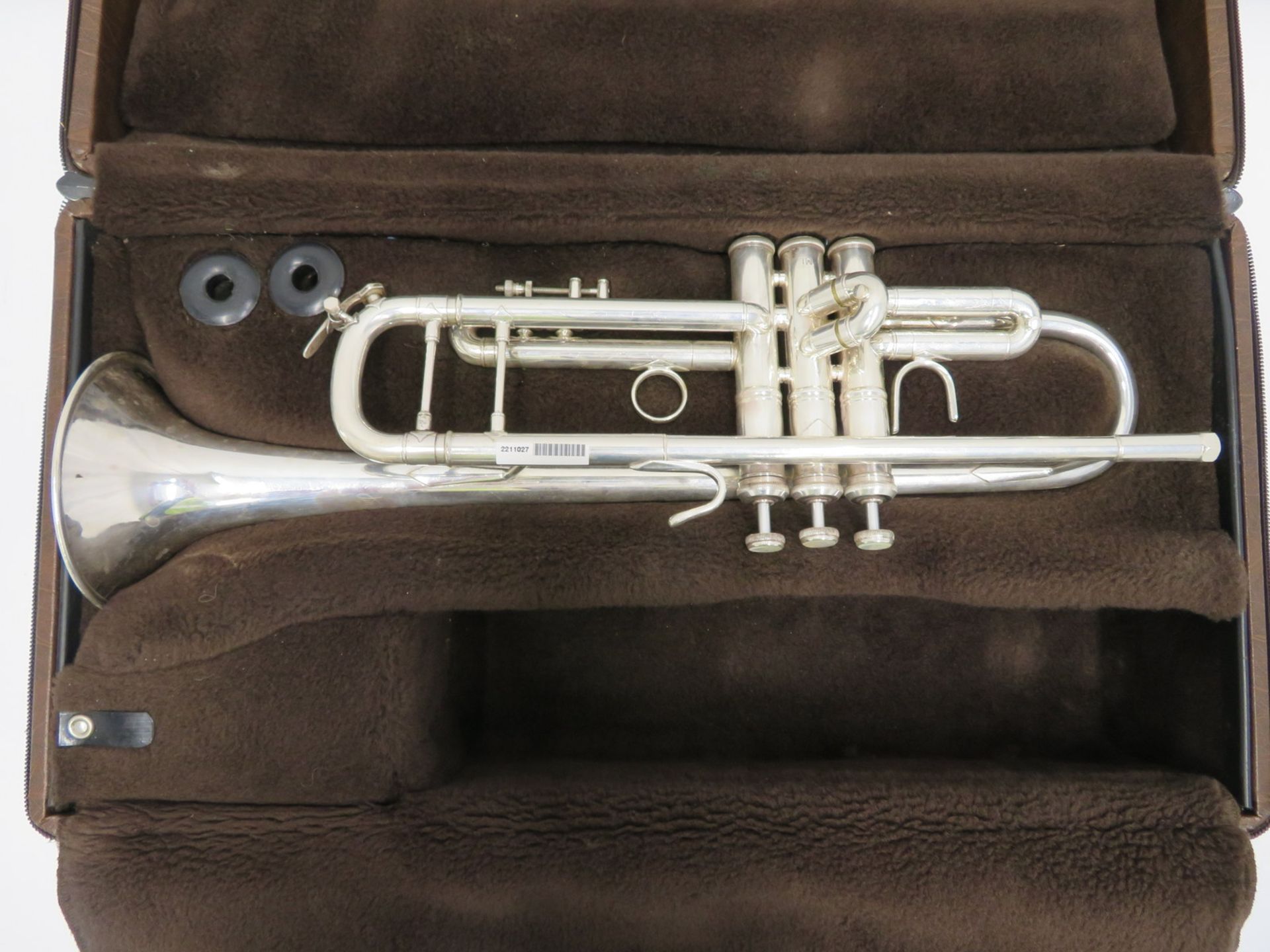 Bach Stradivarius model 37 ML trumpet with case. Serial number: 520718. - Image 2 of 14