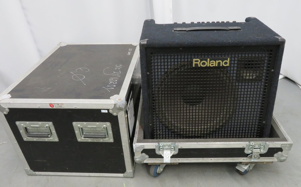 Roland KC-500 stereo mixing 125w keyboard amplifier in flight case. Please note that this