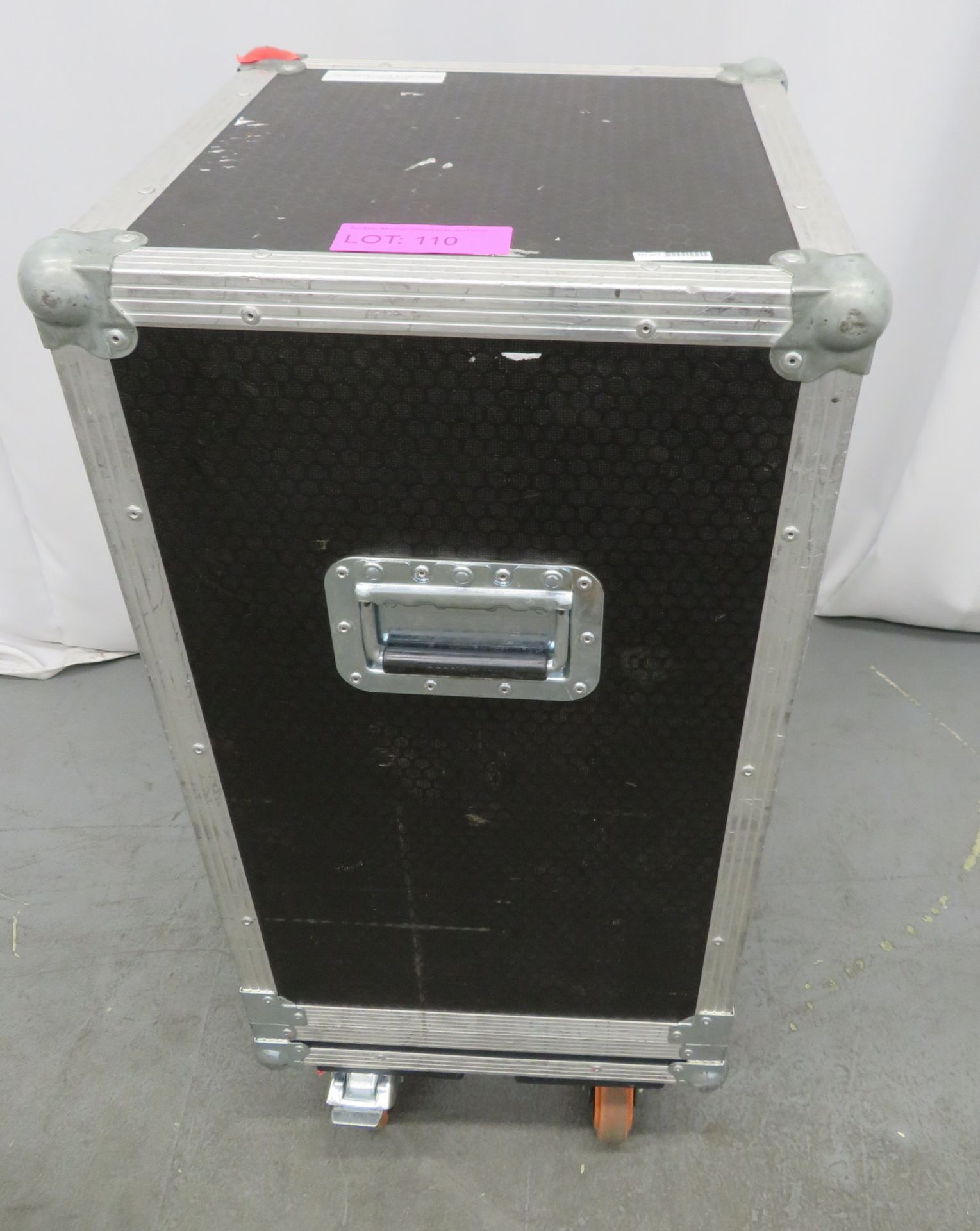 TC Electronics bass combo speaker & amp in flight case. Serial number: 10626148. - Image 10 of 10