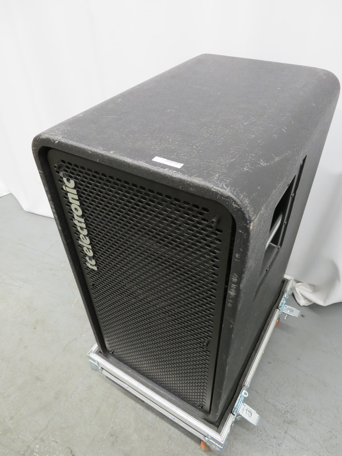 TC Electronics RS212 bass speaker in flight case. Serial number: 10174062. - Image 2 of 7