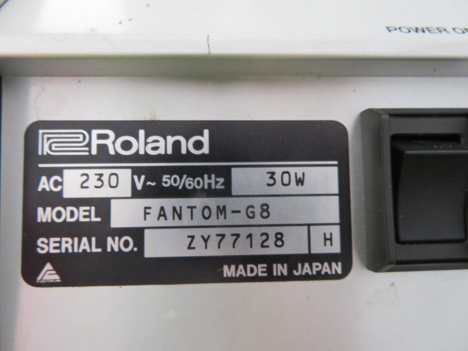 Roland Fantom G8 keyboard in flight case. Serial number: ZY77128. - Image 9 of 11