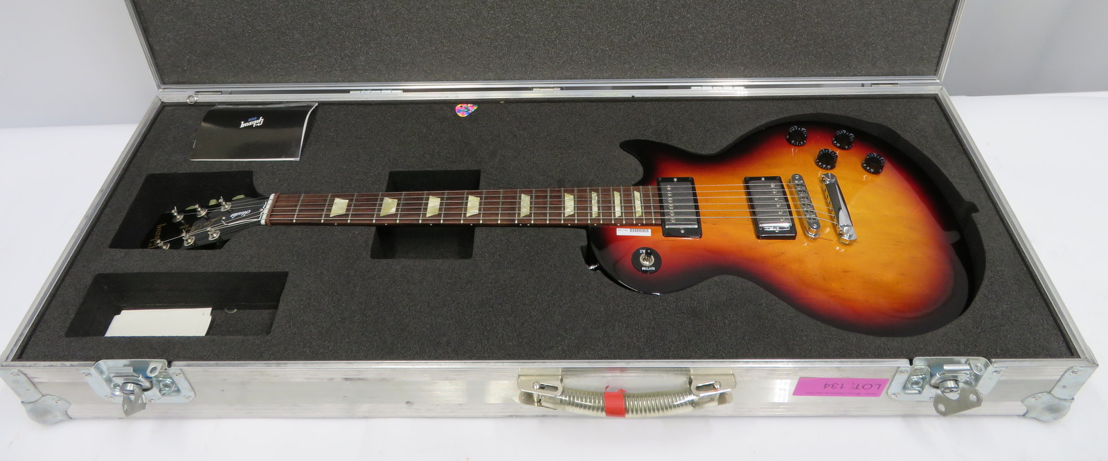 Gibson Les Paul electric guitar in flight case. Serial number: 124200693.