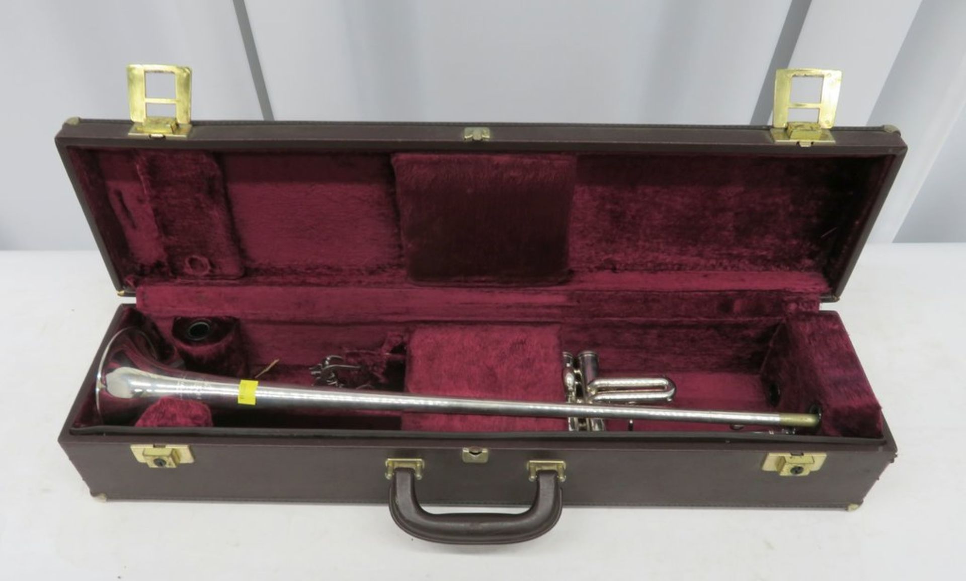 Besson 706 International fanfare trumpet with case. Serial number: 836298.