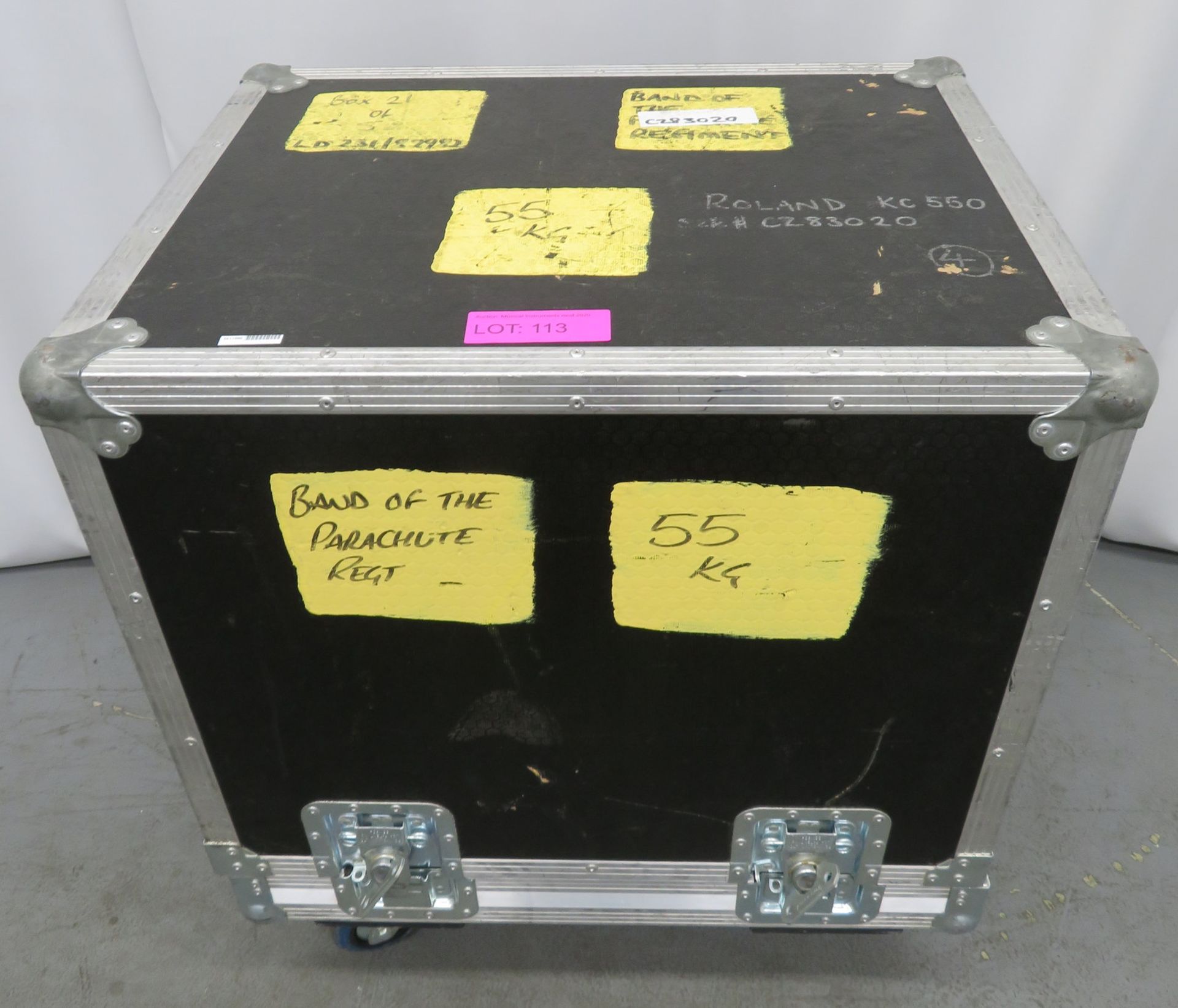 Roland KC550 keyboard amp in flight case. Serial number: CZ83020. - Image 8 of 8