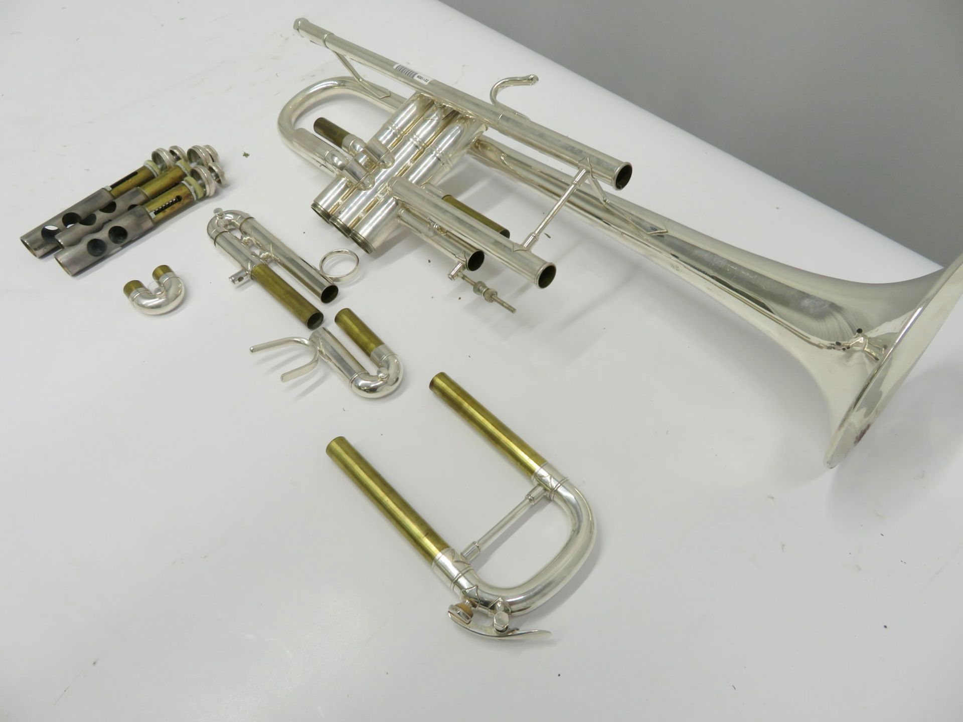 Bach Stradivarius model 37 ML trumpet with case. Serial number: 526621. - Image 4 of 14