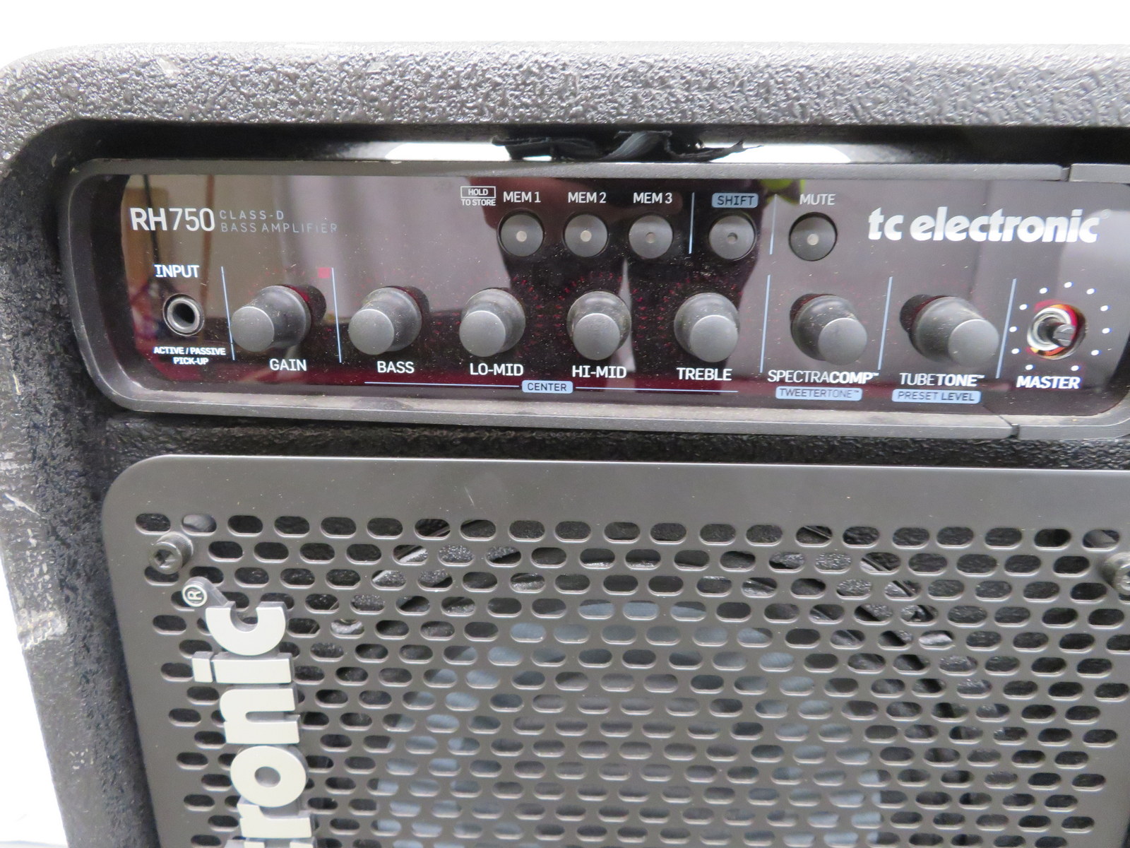 TC Electronics bass combo speaker & amp in flight case. Serial number: 10626148. - Image 3 of 10