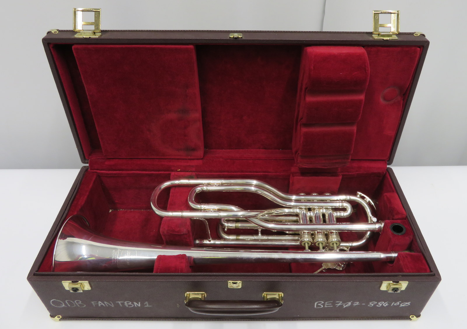 Besson International BE707 fanfare trumpet with case. Serial number: 884160.