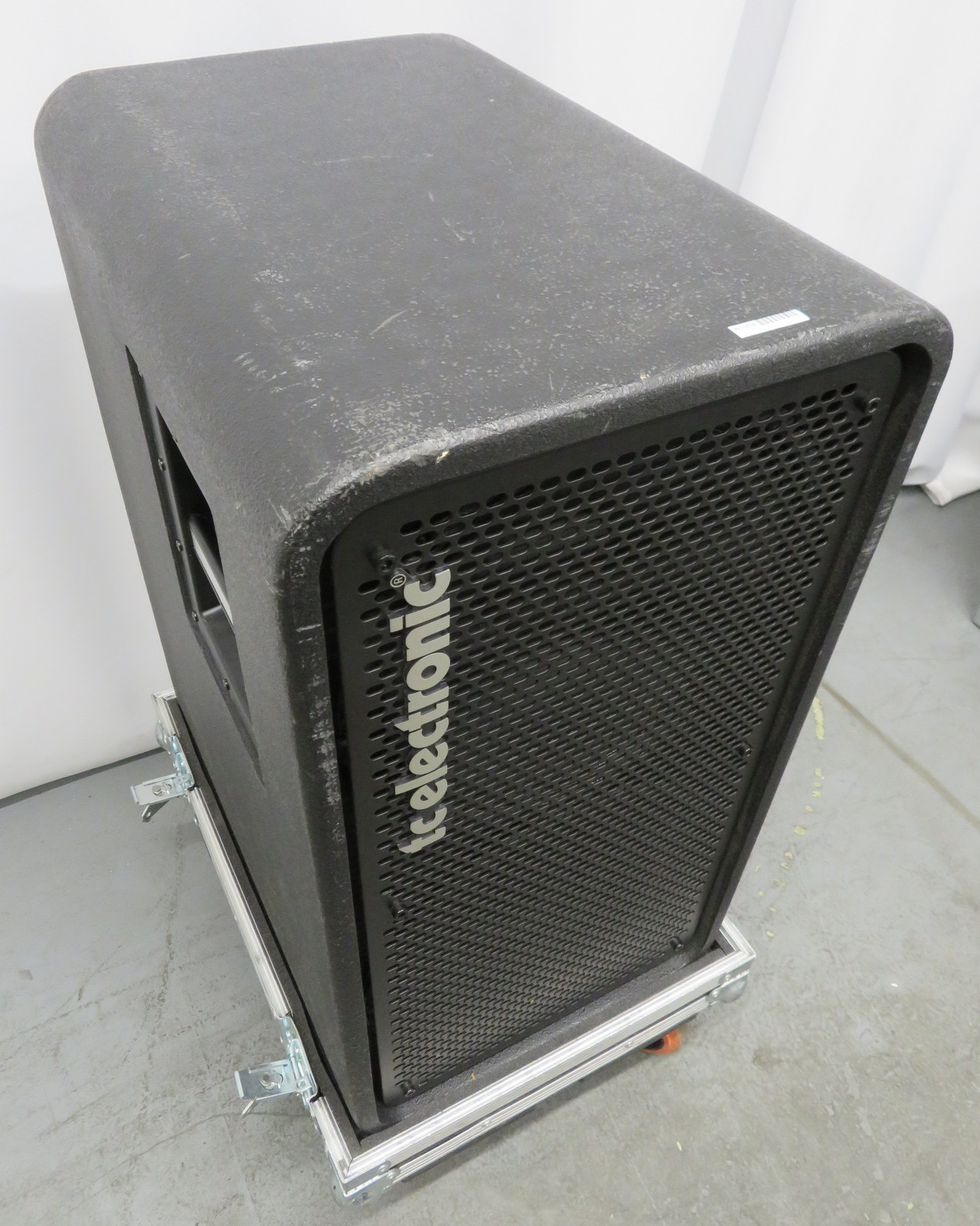 TC Electronics RS212 bass speaker in flight case. Serial number: 10174062. - Image 3 of 7