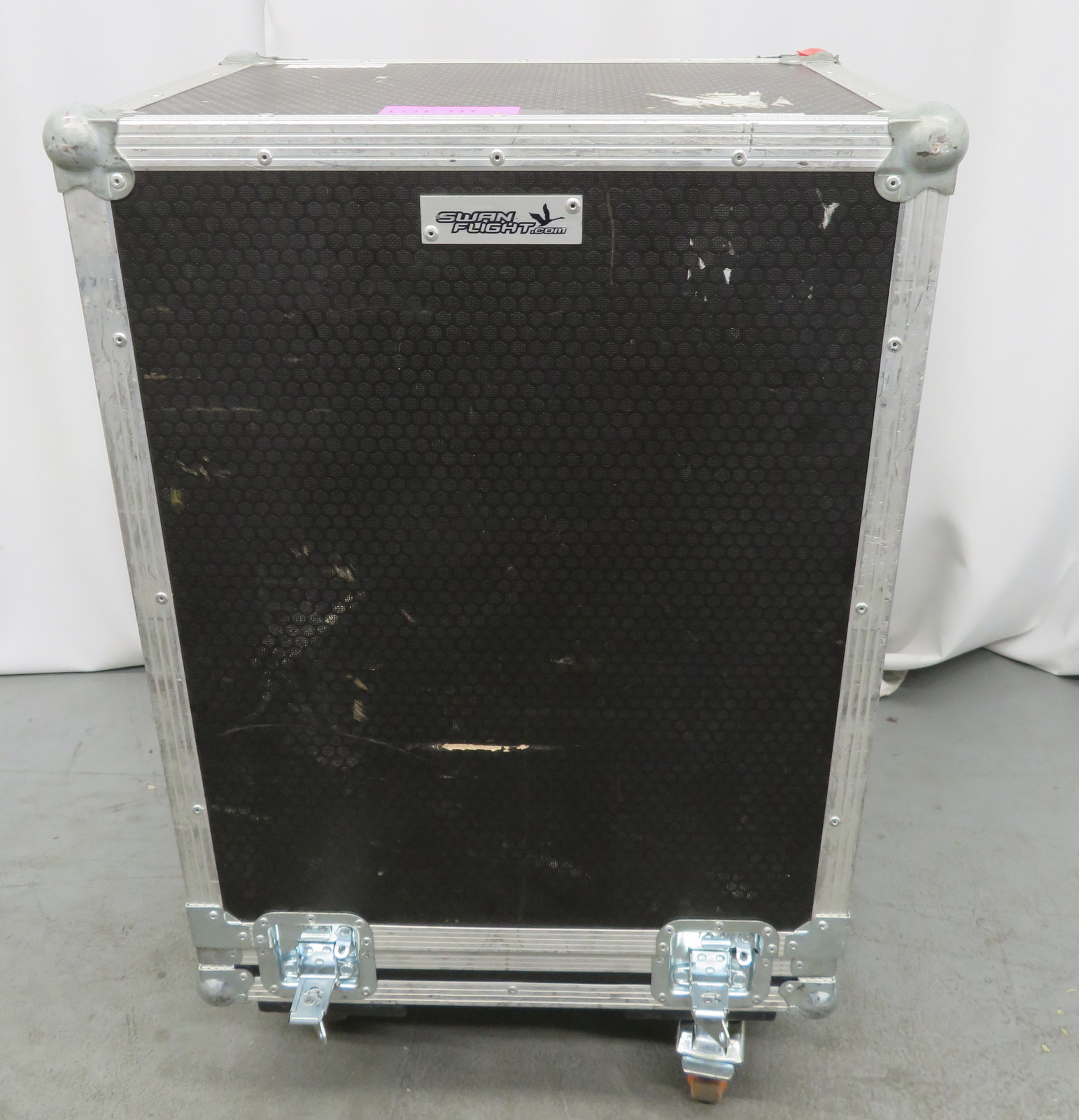 TC Electronics RS212 bass speaker in flight case. Serial number: 10174062. - Image 7 of 7