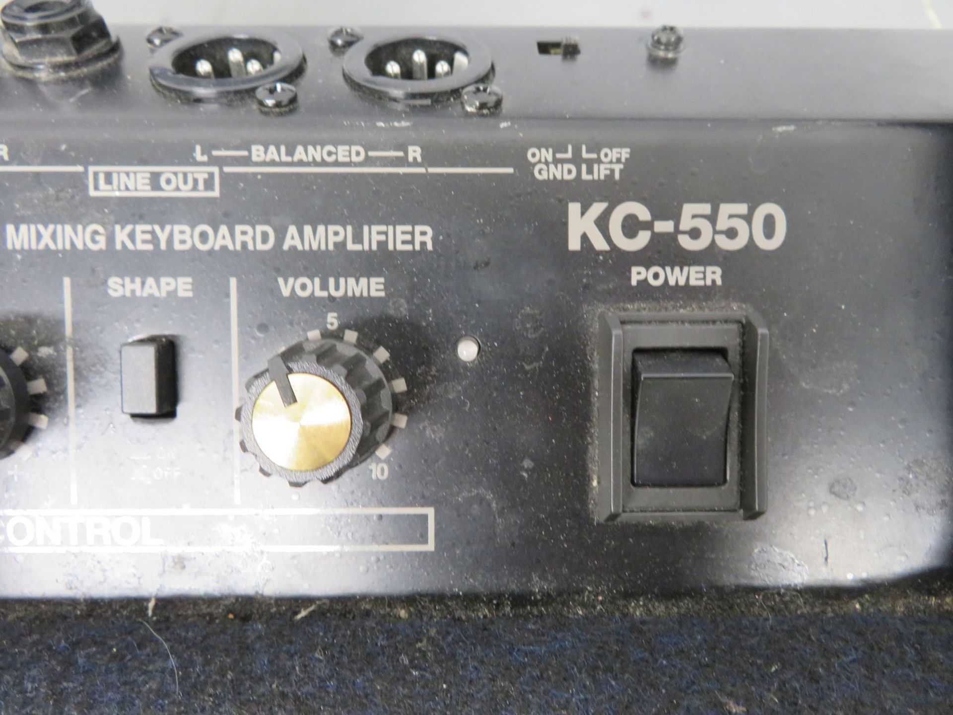 Roland KC550 keyboard amp in flight case. Serial number: CZ83020. - Image 5 of 8