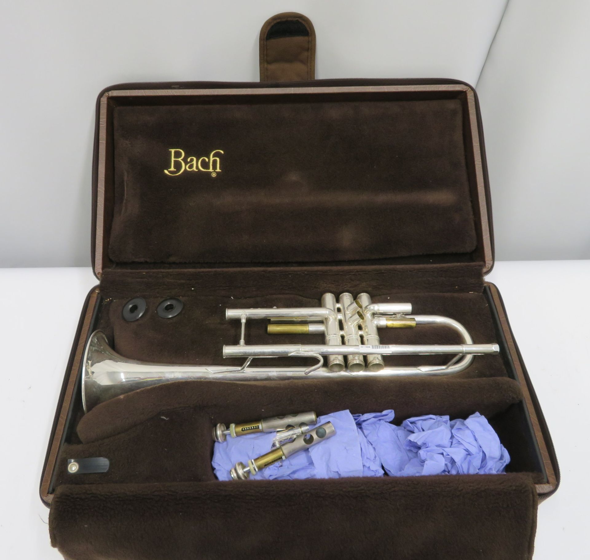 Bach Stradivarius model 37 ML trumpet with case. Serial number: 526621.