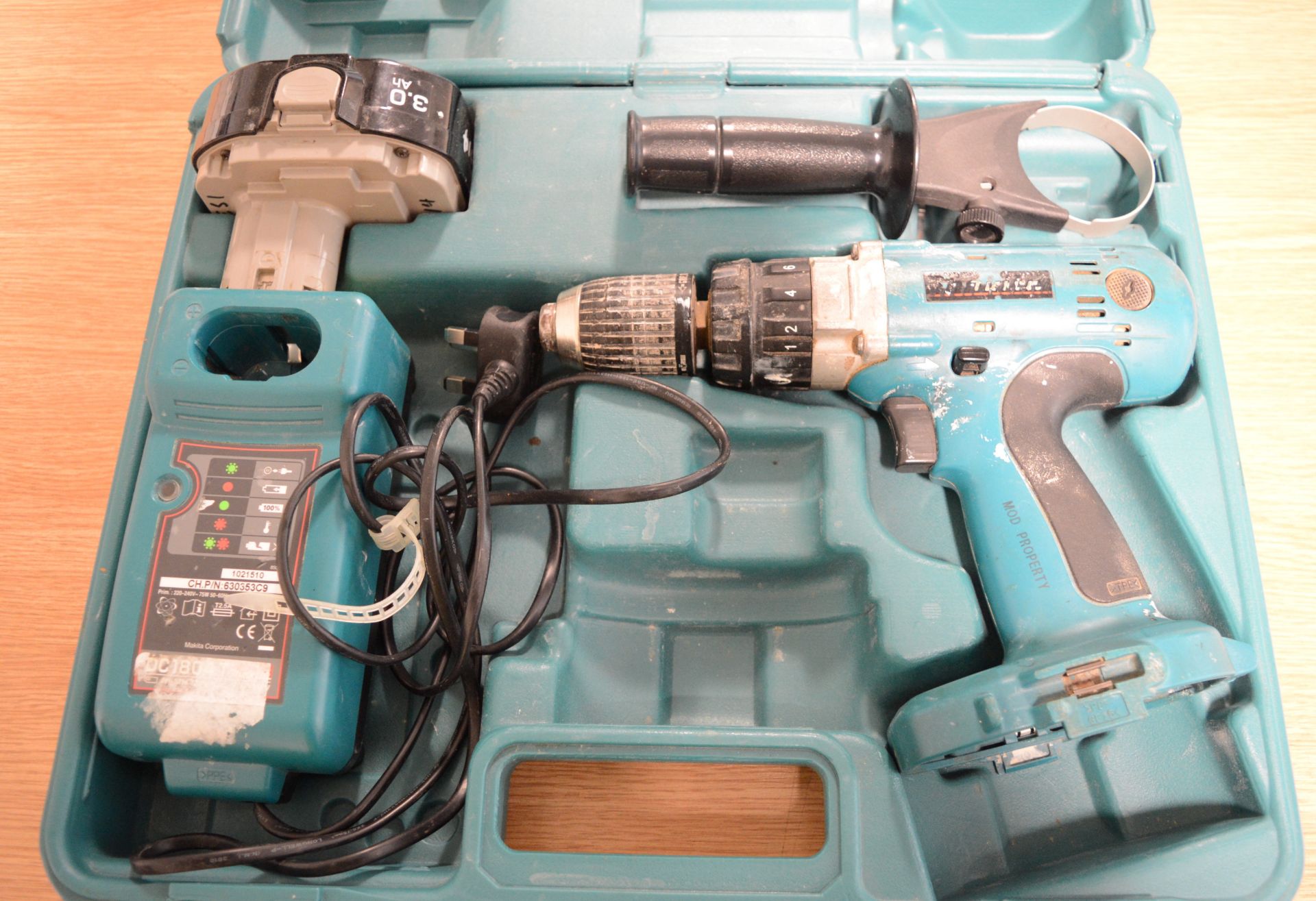Makita Drill Portable 18V 1x Battery & Charger in a case - Thought not to be working. - Image 2 of 4