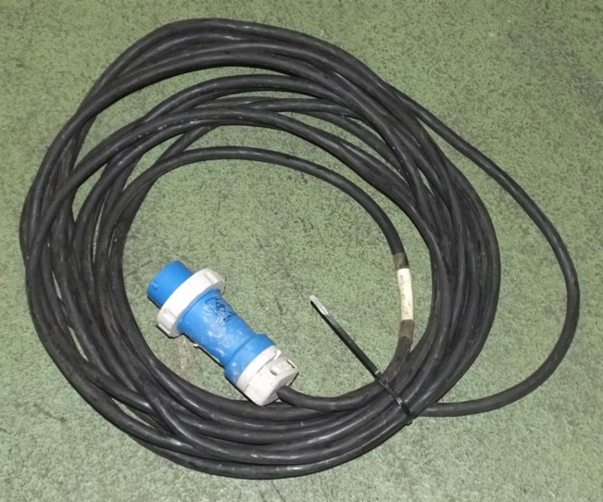 20x Various Lengths 240v External Extension Cables - Image 2 of 2