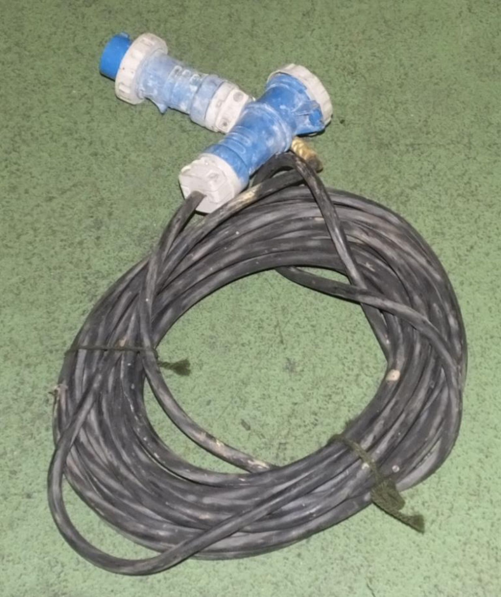 20x Various Lengths 240v External Extension Cables - Image 2 of 2