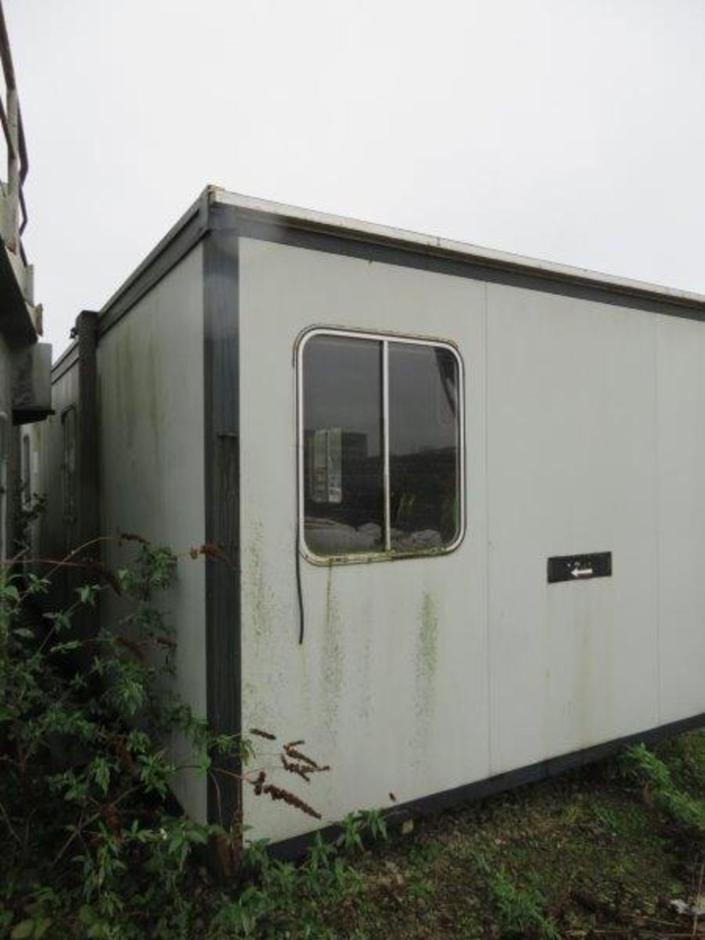 Large Cabin - 10.3M L x 3.1M wide x 2.7M high - LOCATED IN SOUTHAMPTON - OWN COLLECTION PREFERRED - Image 12 of 12