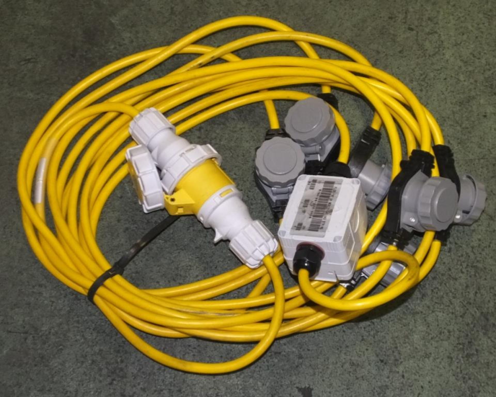22x 110v Extension Lighting Cables With Switch - Image 2 of 2
