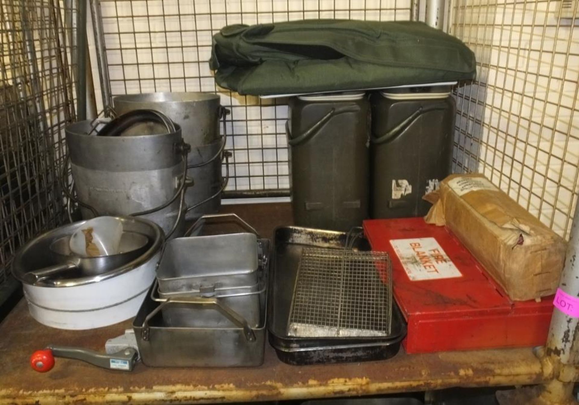 Field Kitchen set - cooker, oven, utensil set in carry box, norweigen food boxes - Image 2 of 4