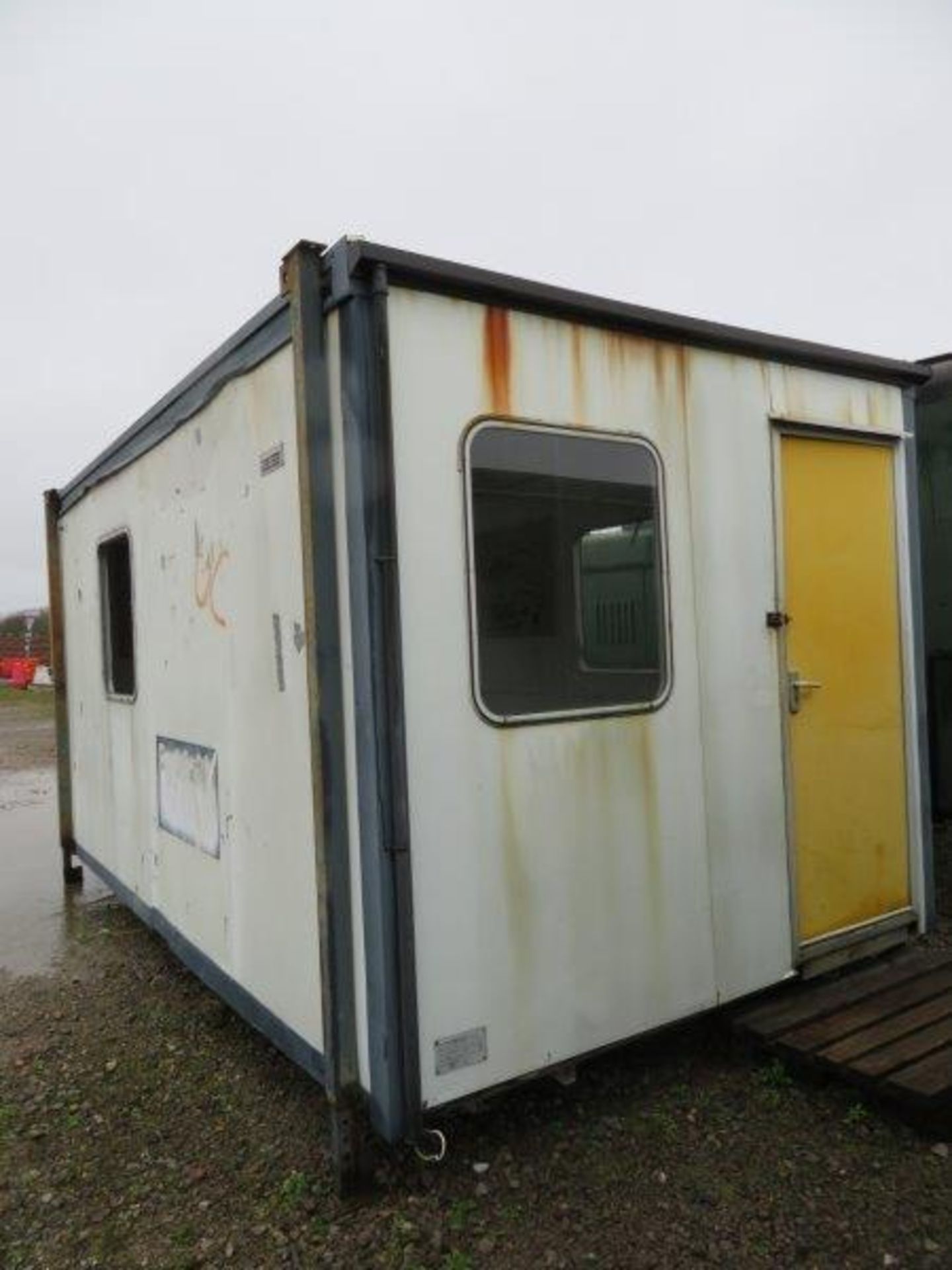 Small Cabin - 4.97M x 2.87M x 2.64M - LOCATED IN SOUTHAMPTON - OWN COLLECTION PREFERRED - Image 3 of 13