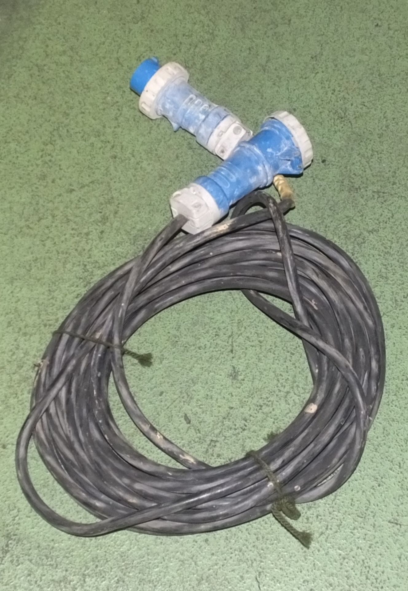 20x Various Lengths 240v External Extension Cables - Image 2 of 2