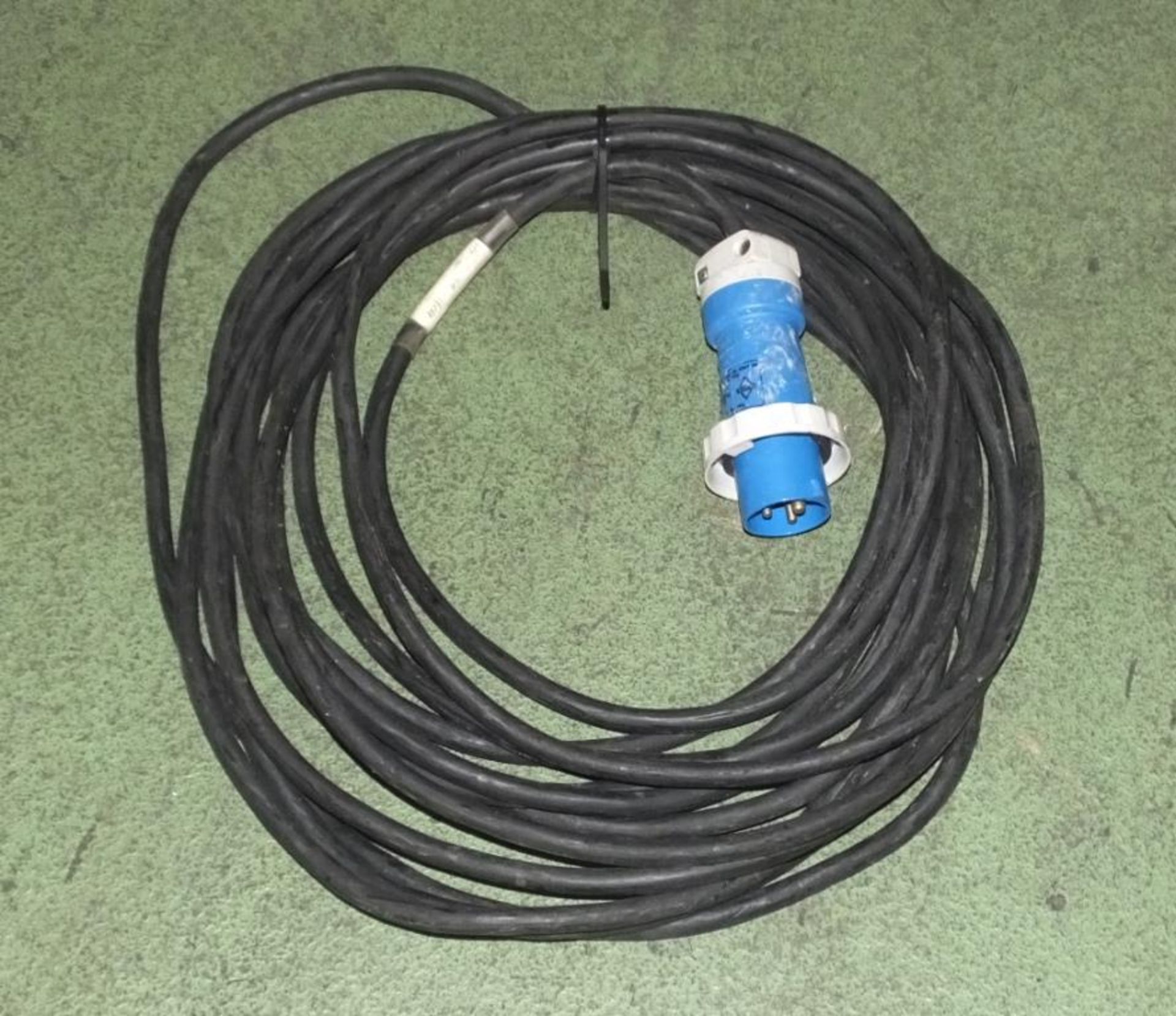 20x Various Lengths 240v External Extension Cables - Image 2 of 2