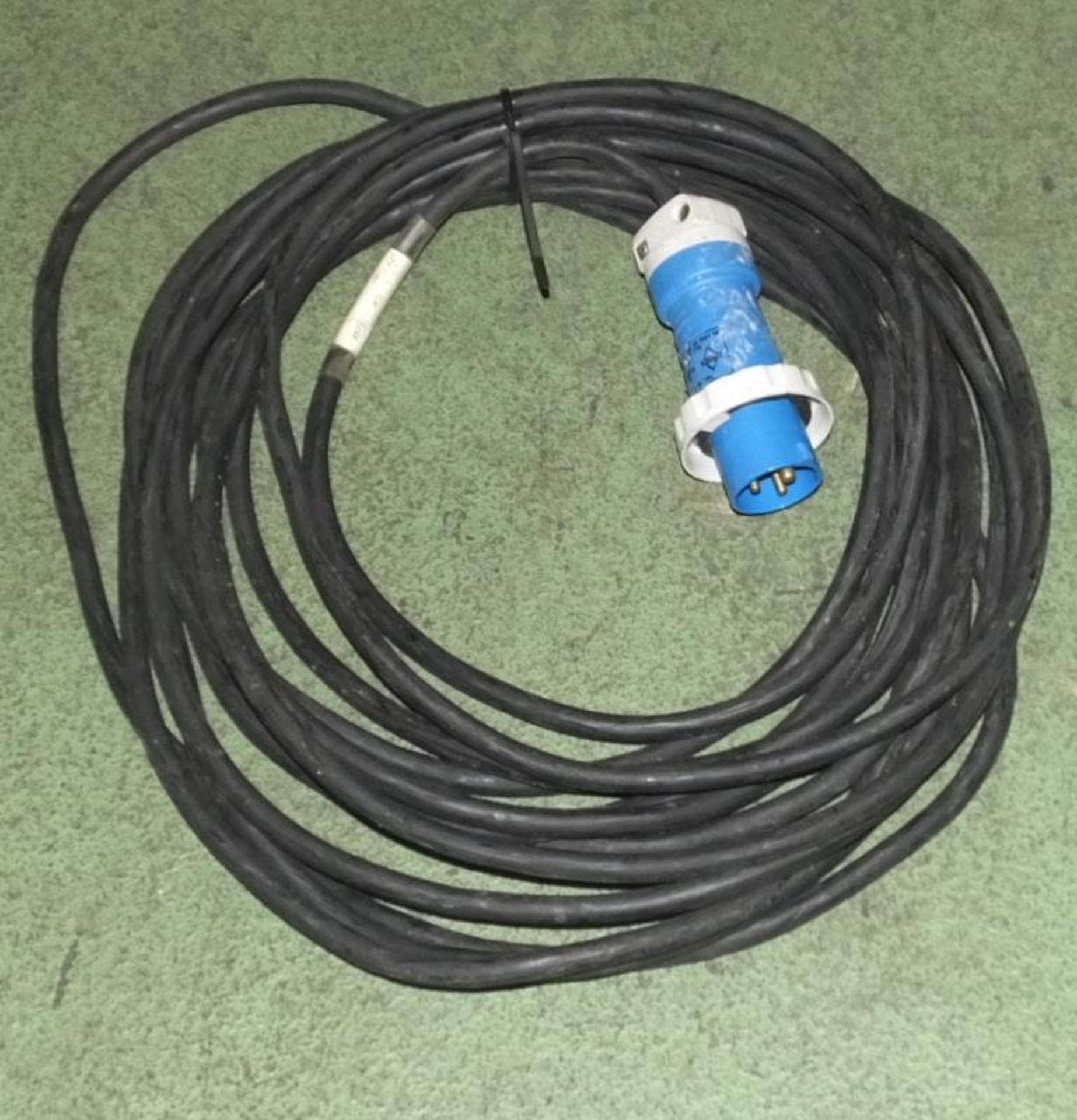 20x Various Lengths 240v External Extension Cables - Image 2 of 2